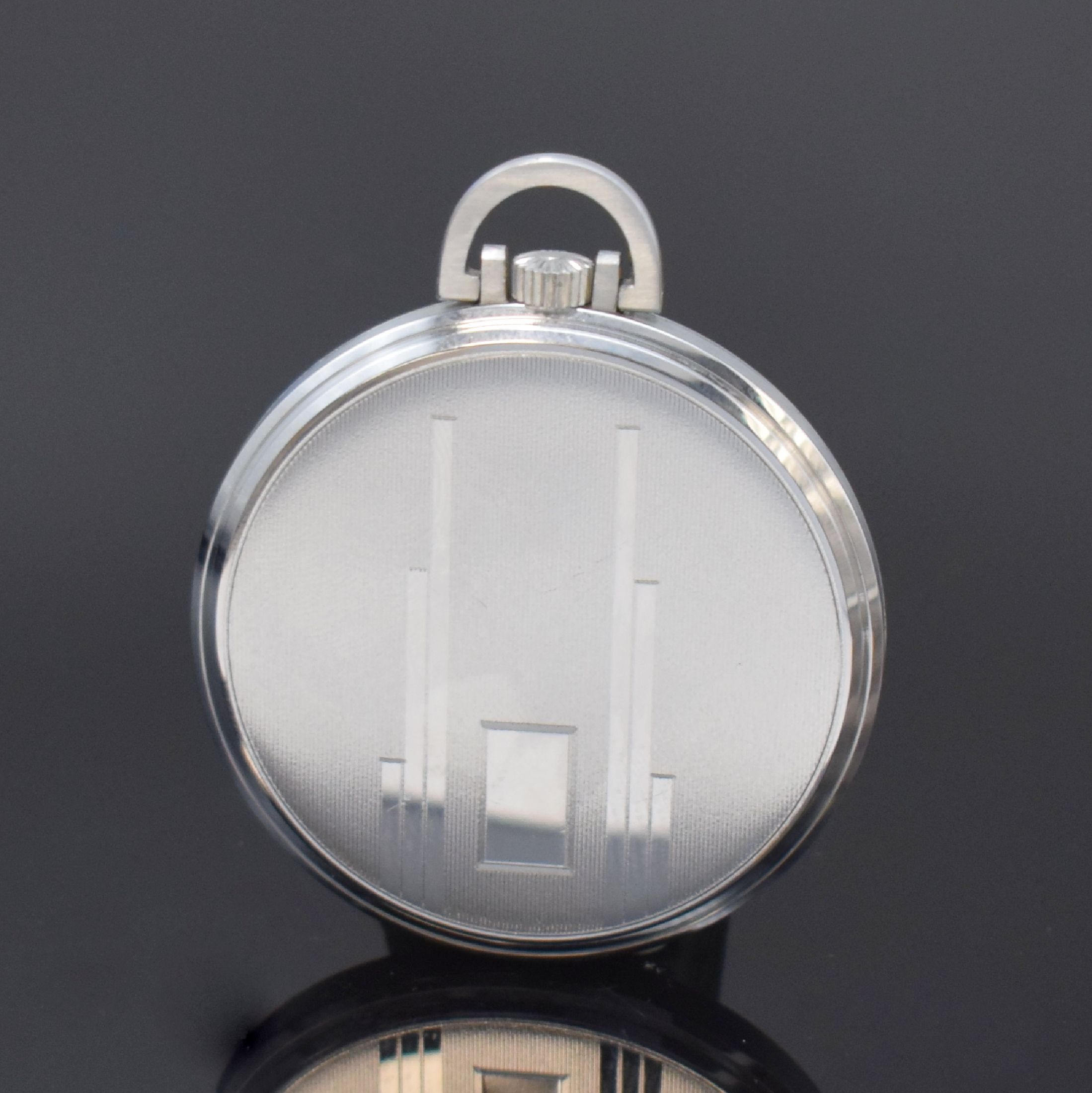 Detail a: TISSOT Art Deco Frackuhr, Schweiz um 1938, Edelst., guill. Boden u. Glasrand aufgedr., vers. Duoton-Zifferblatt l. fl., gebl. Stahlz., verg. Ankerw., ...