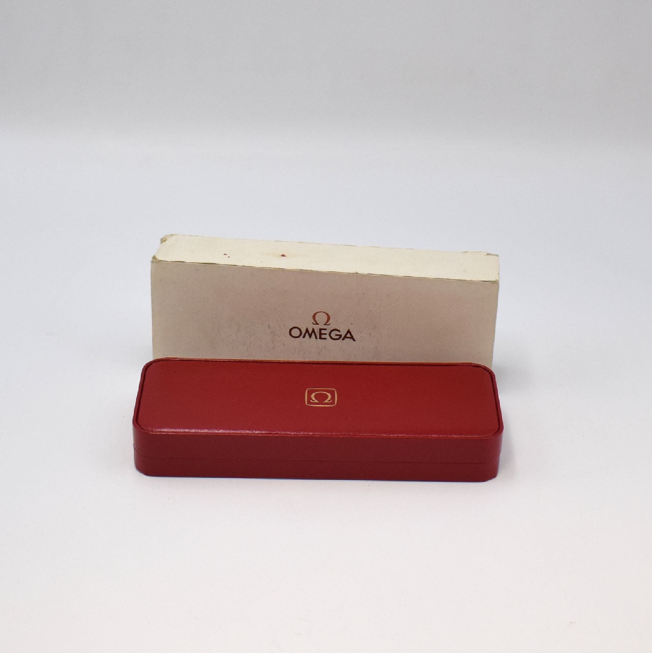 Detail c: Set bestehend aus ZENITH Etui mit Bedienungsanleitung/unausgef. Garantiekarte und OMEGA Box, jeweils mit Überkarton, voll nutzbar, aus ...