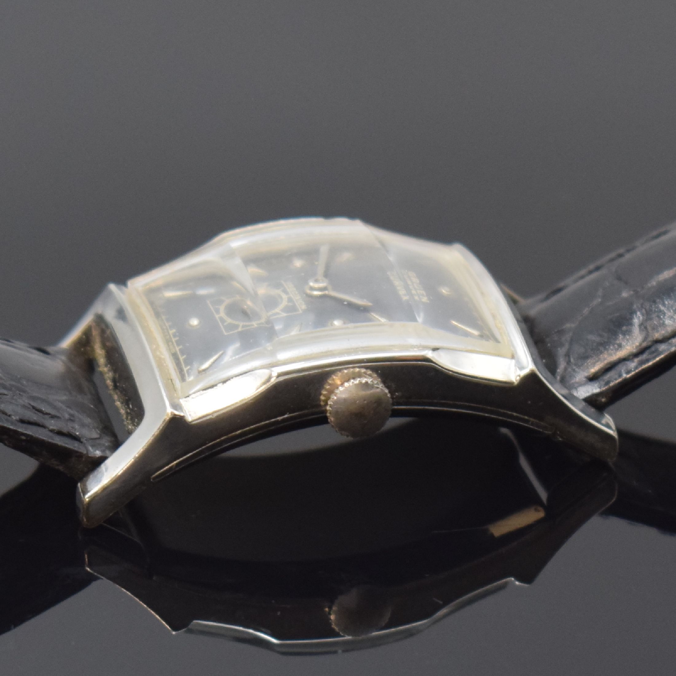 Detail b: GRUEN Curvex Precision Armbanduhr, Handaufzug, Schweiz für USA 1940er Jahre, 2- teil. 10k Gold Filled Geh., Boden aufgedr., graues Zifferbl. rest., ...