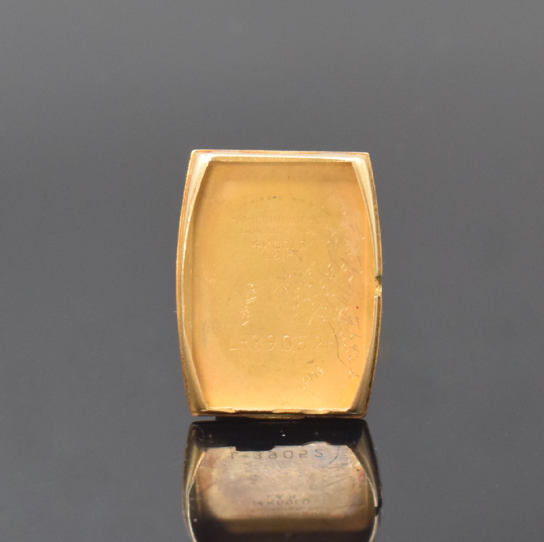 Detail d: HAMILTON rechteckige Gold filled Armbanduhr, Schweiz/USA um 1940, Handaufzug, Boden aufgedr., silb. Zifferbl. m. arab. Zahlen, gold. Zeiger, kl. Sek. ...