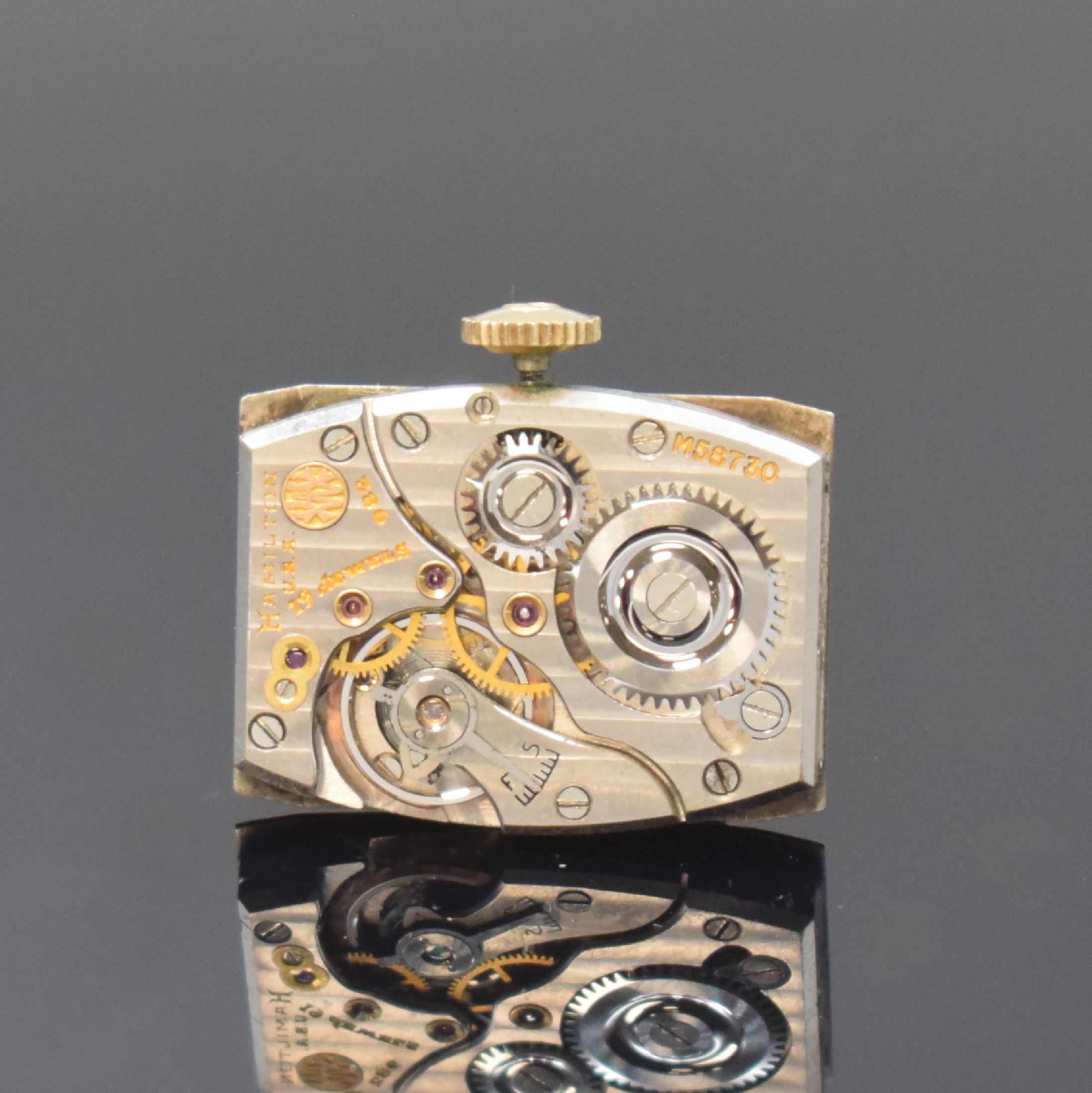 Detail e: HAMILTON rechteckige Gold filled Armbanduhr, Schweiz/USA um 1940, Handaufzug, Boden aufgedr., silb. Zifferbl. m. arab. Zahlen, gold. Zeiger, kl. Sek. ...