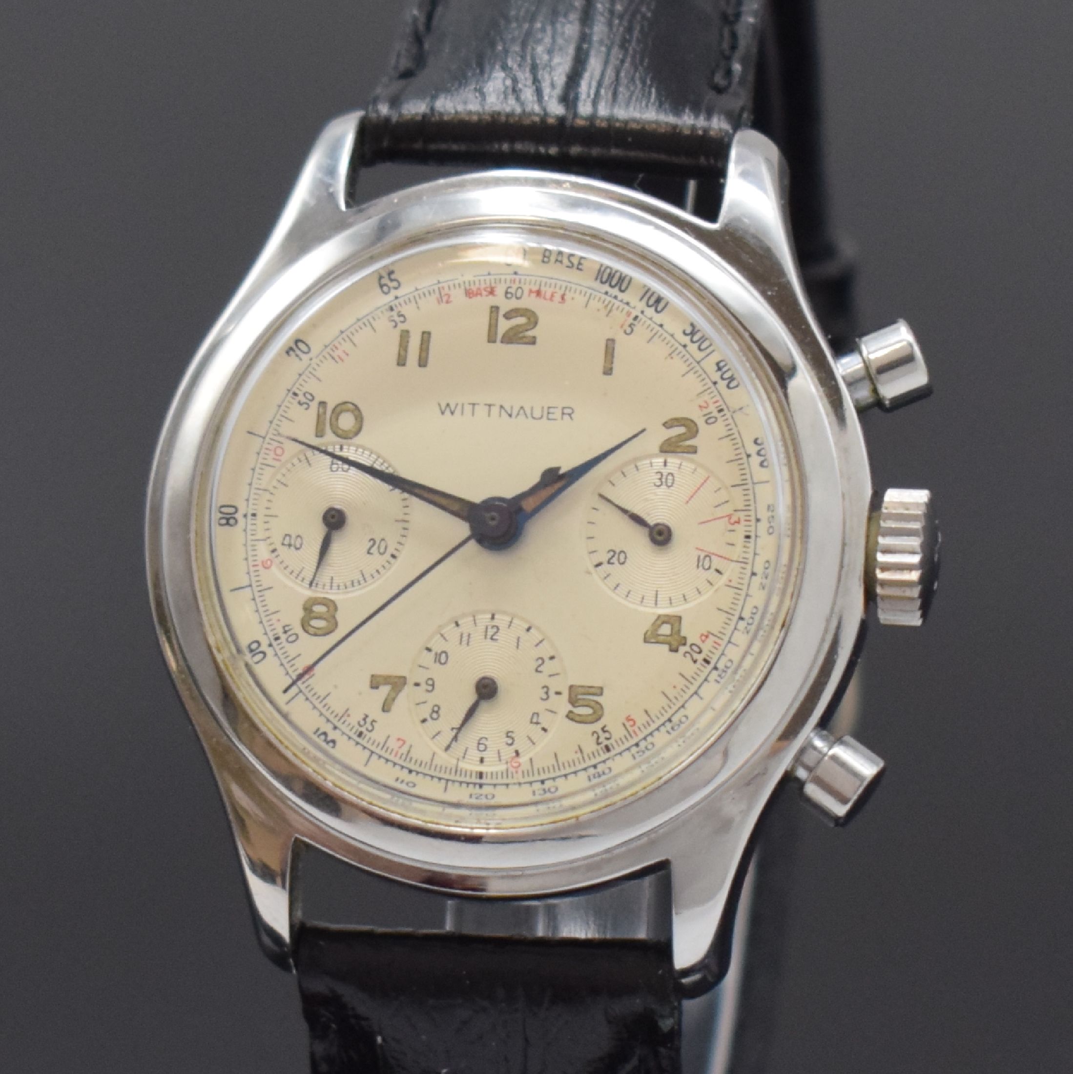 Detail a: WITTNAUER Schaltradchronograph in Stahl, Schweiz um 1960, Handaufzug, verschr. Boden, silb. Zifferbl. m. arab. Leuchtzahlen, gebl. Leuchtzeiger, 12 ...