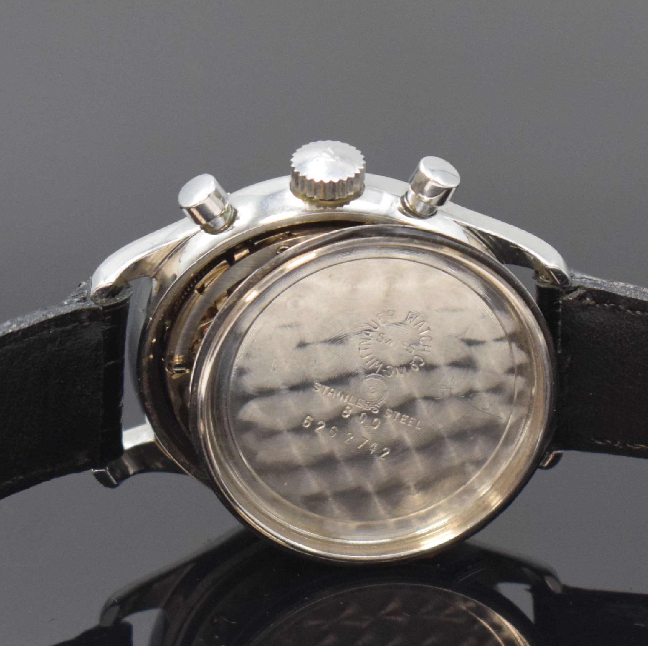 Detail d: WITTNAUER Schaltradchronograph in Stahl, Schweiz um 1960, Handaufzug, verschr. Boden, silb. Zifferbl. m. arab. Leuchtzahlen, gebl. Leuchtzeiger, 12 ...