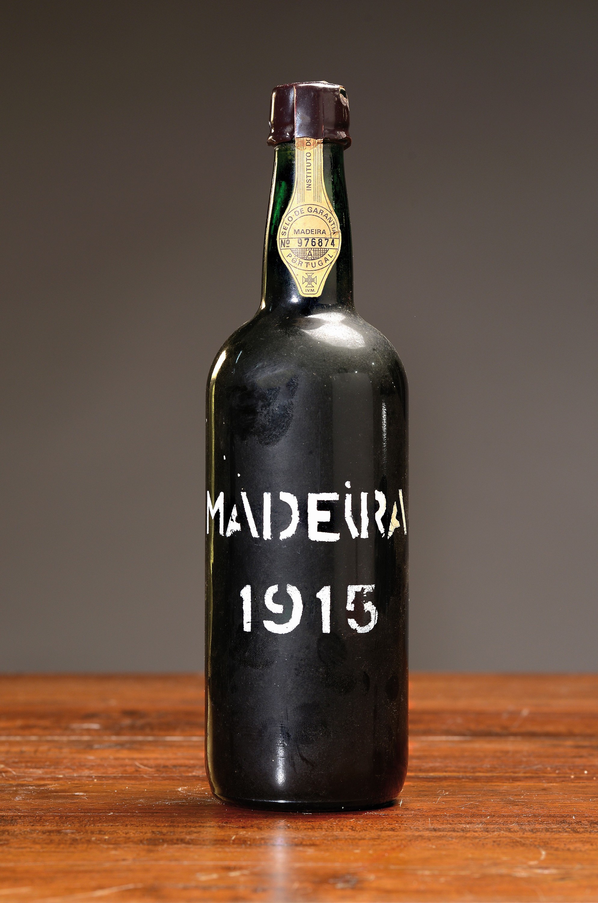 1 Flasche 1915 Porto Sercial, Madeira ca. 75cl, Kapsel l. best.