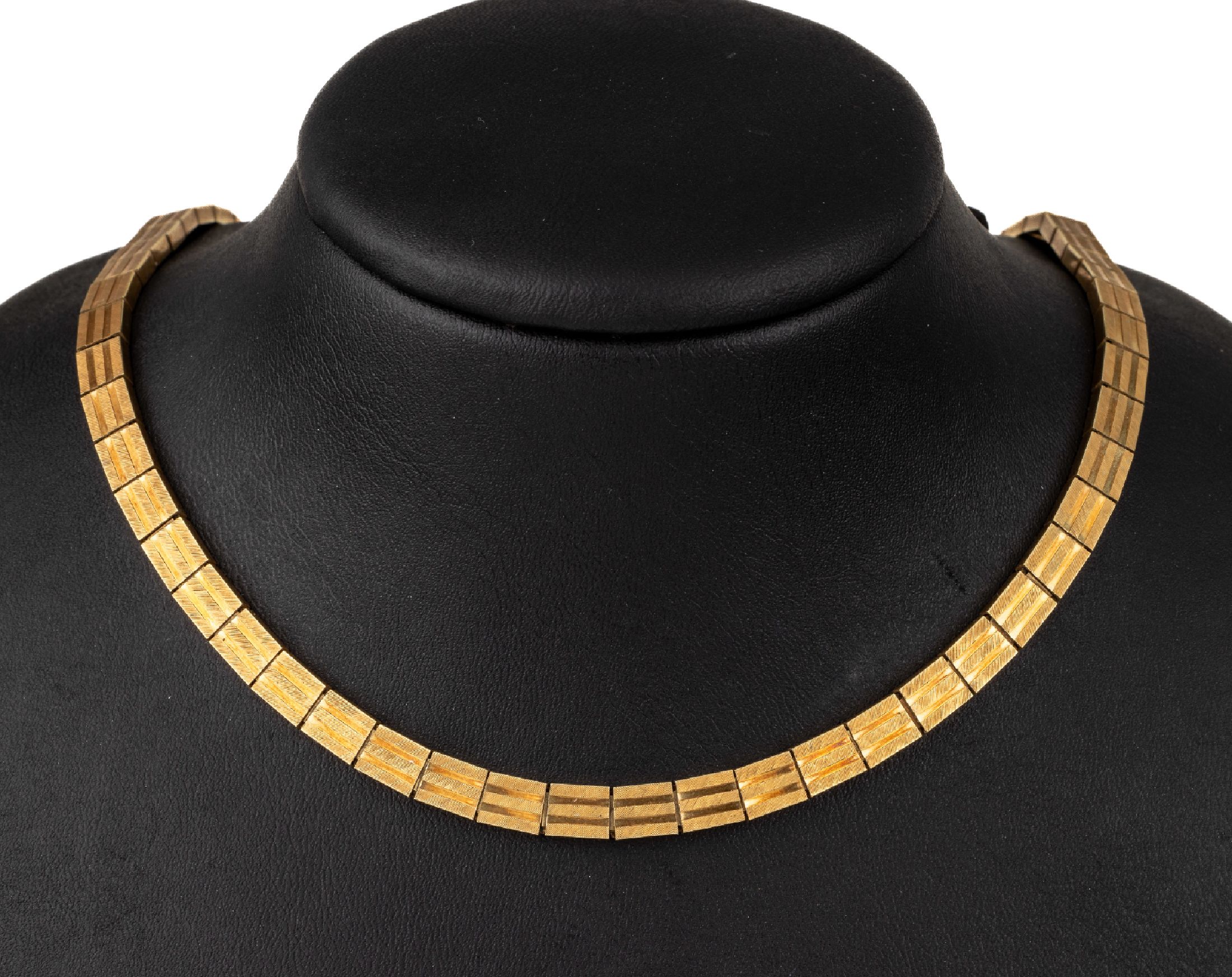 14 kt Gold Collier, GG 585/000, ca. 46.4 g,Oberfläche strukturiert, L. ca. 46 cm, B. ca. 5 mm, Kastenschloss mit Sicherheitsacht