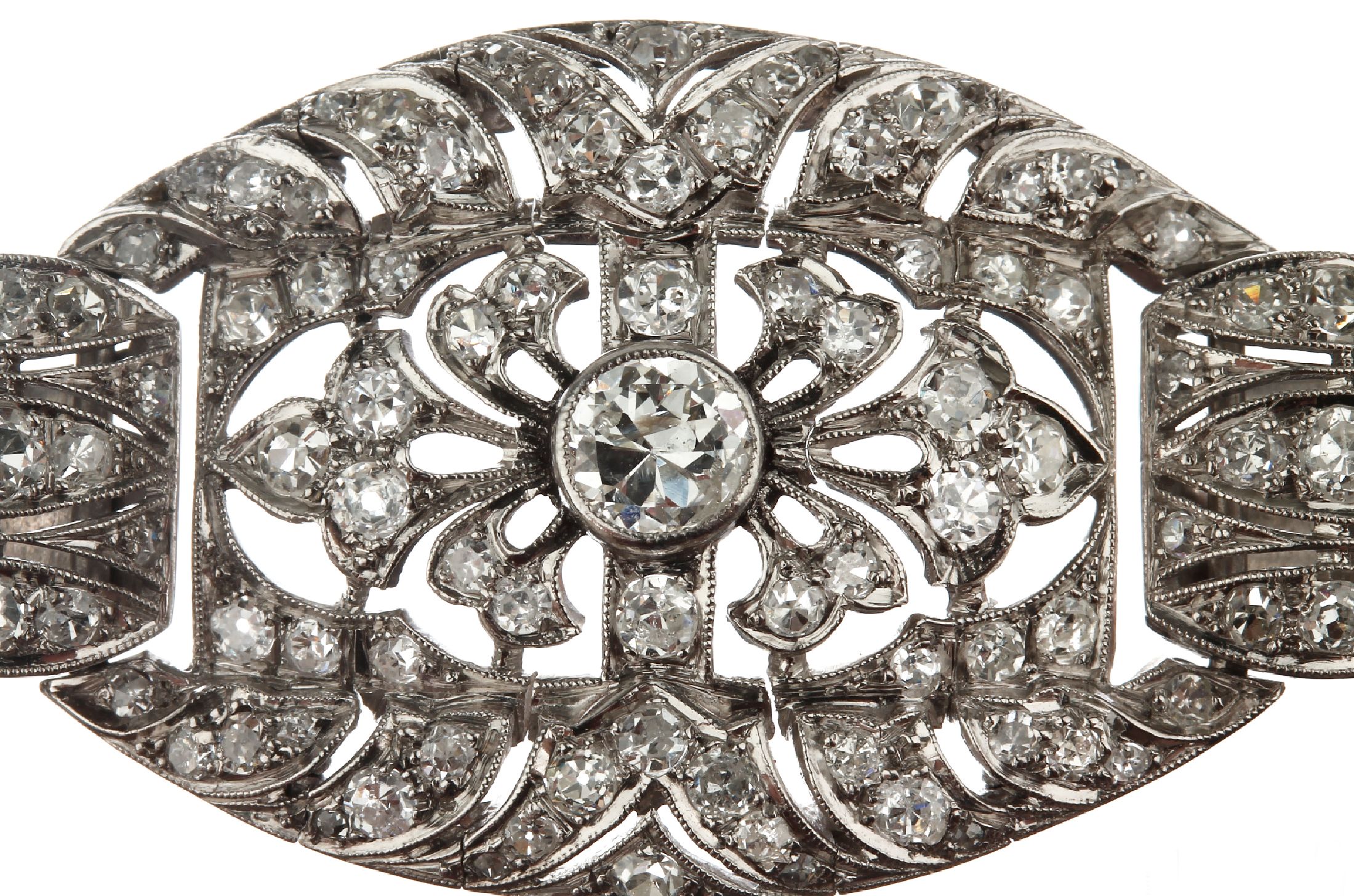 Detail a: Platin Diamant-Armband, um 1920, Pt gepr., Glieder durchbrochen gearbeitet mit geschwungenen Elementen, Millegriffverzierung,mittig 5 ...
