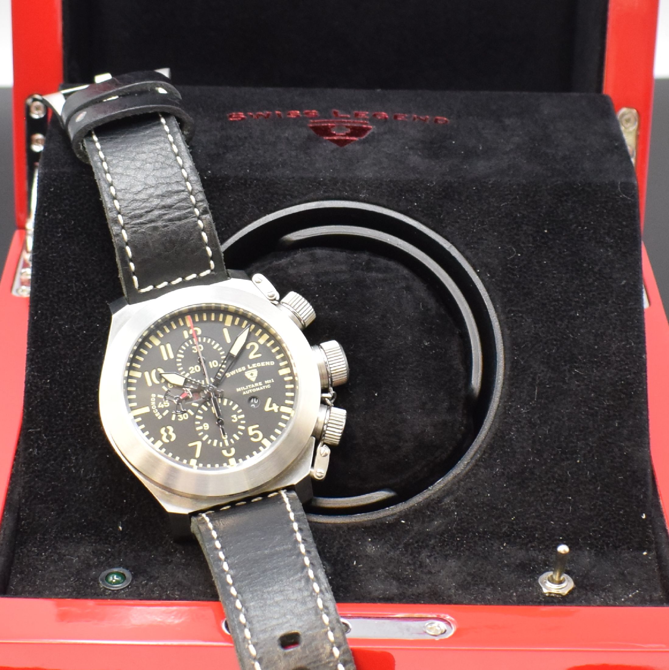 Detail d: SWISS LEGEND auf 999 Stück limitierter Armbandchronograph Militare No 1, Schweiz um 2011, Automatik, Sondermodell in Edelstahl, Boden m. ...