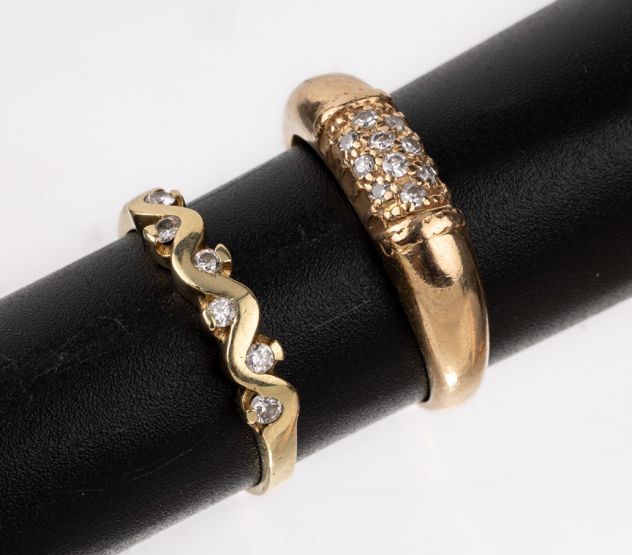 Konvolut 2 14 kt Gold Diamant-Ringe, GG 585/000, 1x mit 10 Diamanten zus. ca. 0.11 ct Weiß/si, RW 58, 1x mit 6 Brillanten zus. ca. 0.12 ct ...