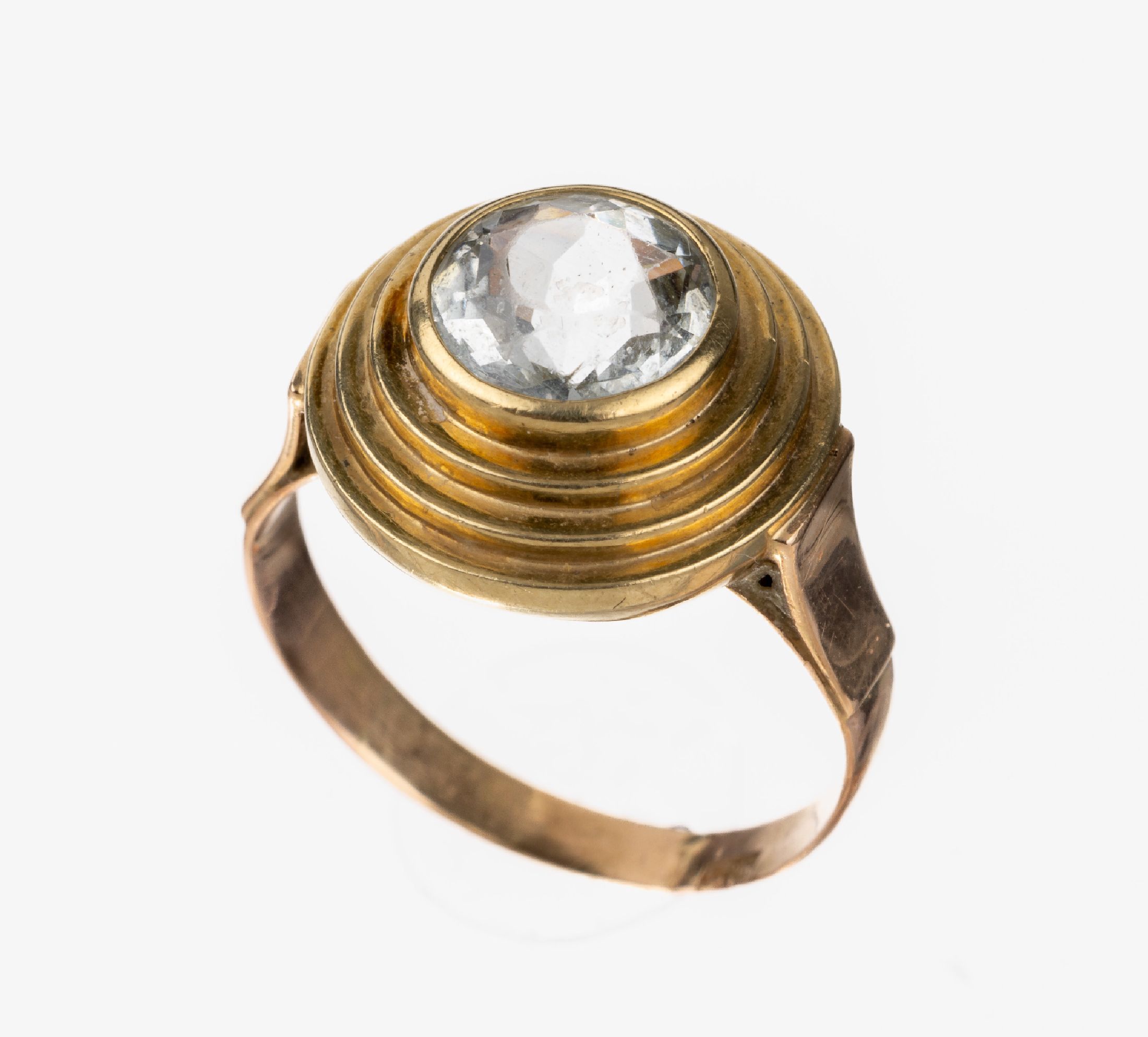 14 kt Gold Farbstein-Ring, GG/RG 585/000, runder Ringkopf getreppt, mittig kl. rundfacett. Aquamarin, Ringschiene RG sek., RW54, ca. 4.1 g