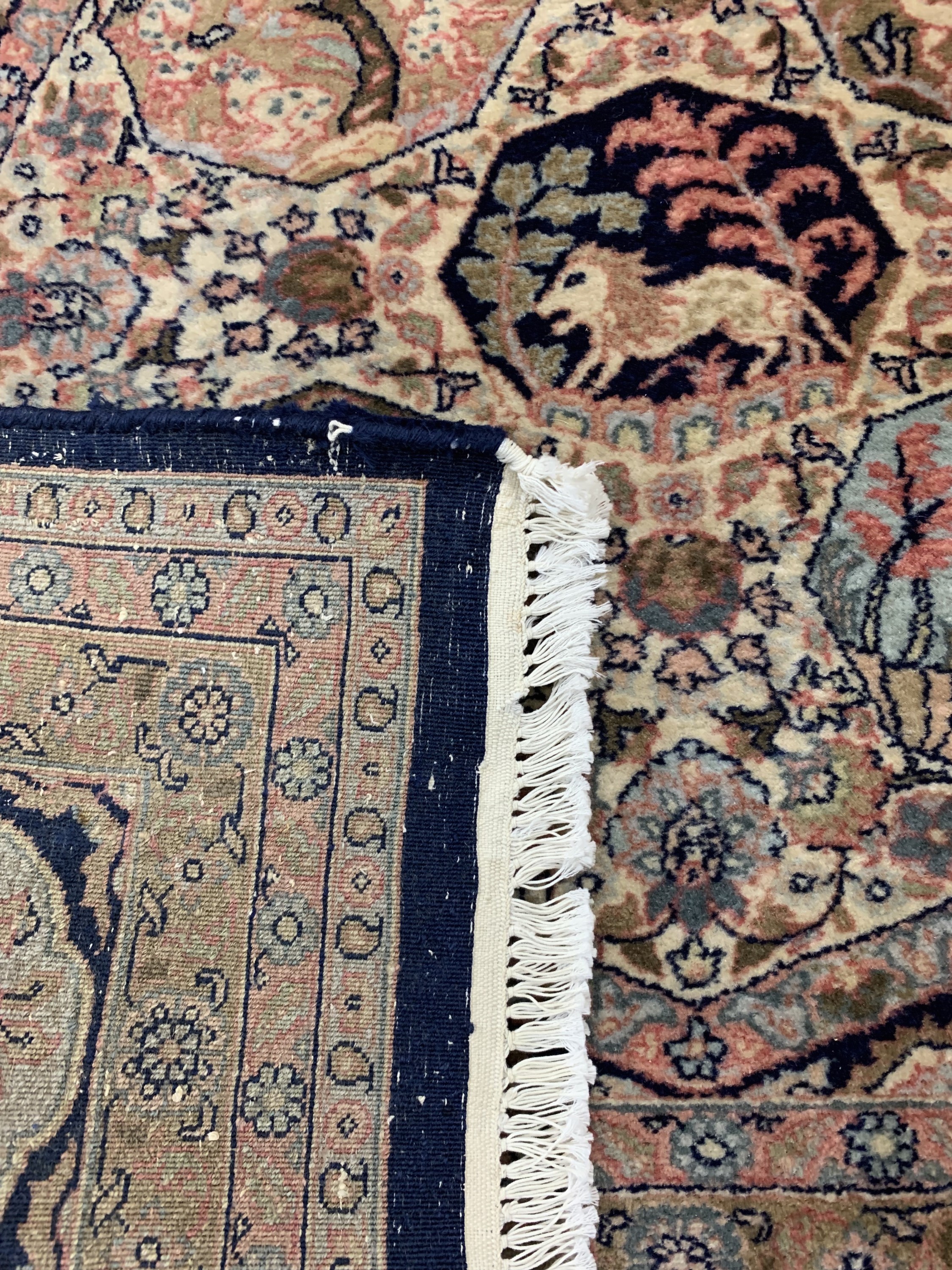 Detail d: Sarogh Kork fein, Indien, ca. 40 Jahre, Korkwolle auf Baumwolle, ca. 360 x 250 cm, Reinigungsbedürftig, EHZ: 1-2