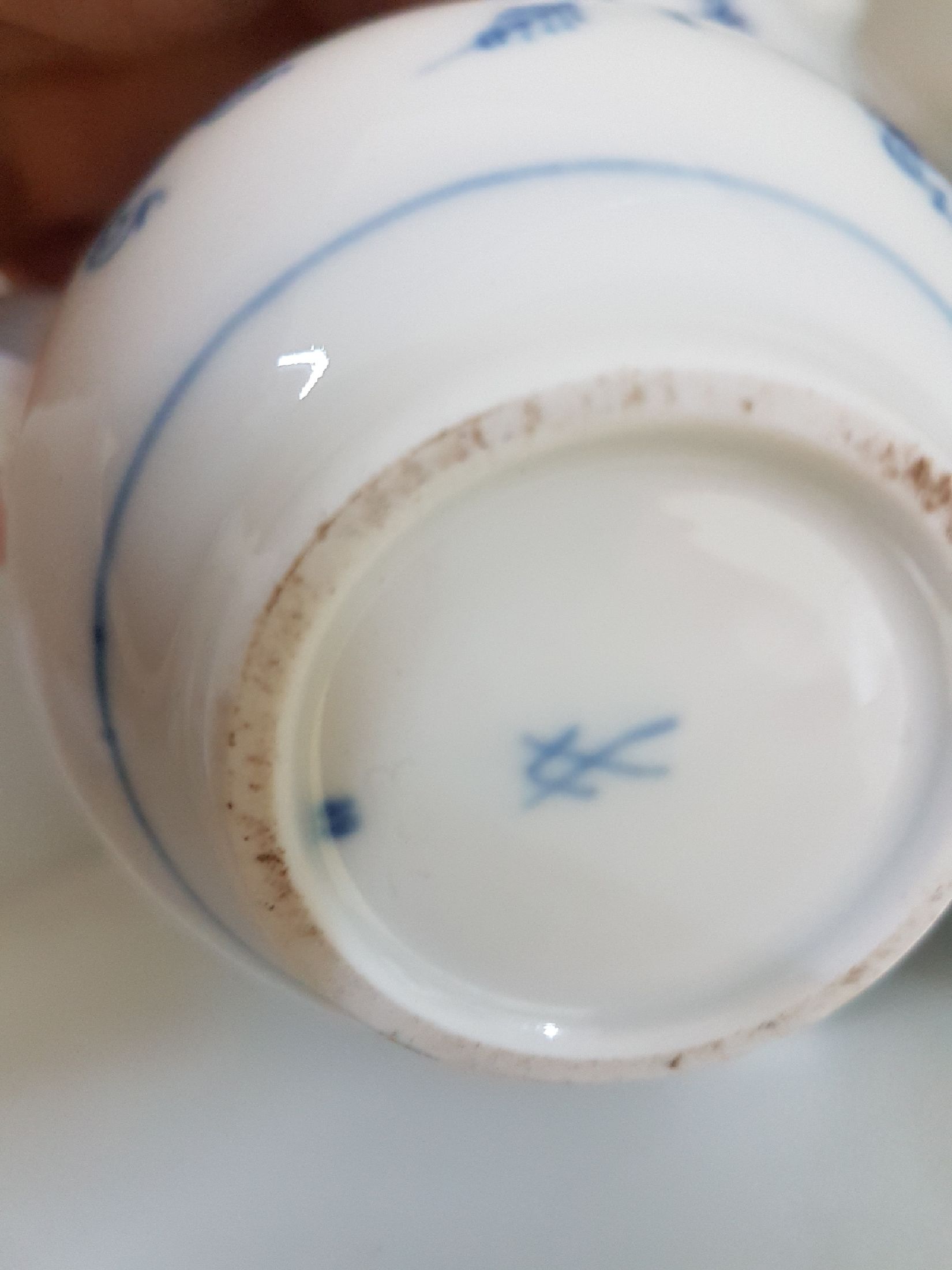 Detail l: Erweitertes Kaffeeservice, Zwiebelmuster, Meissen, 20. Jh., überwiegend 1. Wahl, Porzellan, unterglasurblauer Dekor, 3 Kaffeetassen mit 5 UT, ...