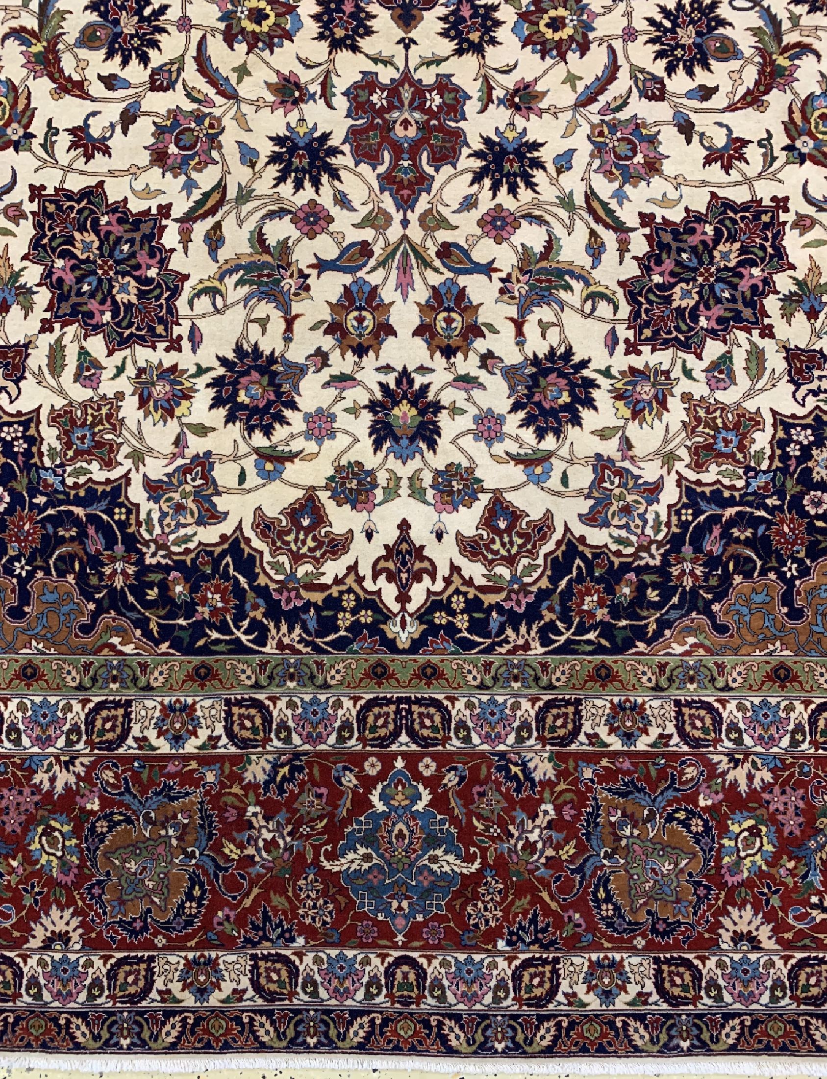 Detail b: Täbriz fein alt Persien, signiert(Gharabaghi), um 1960, Korkwolle auf Baumwolle, ca. 386 x 268 cm, ca. 650.000 Kn/qm, gereinigt, EHZ: 1-2
