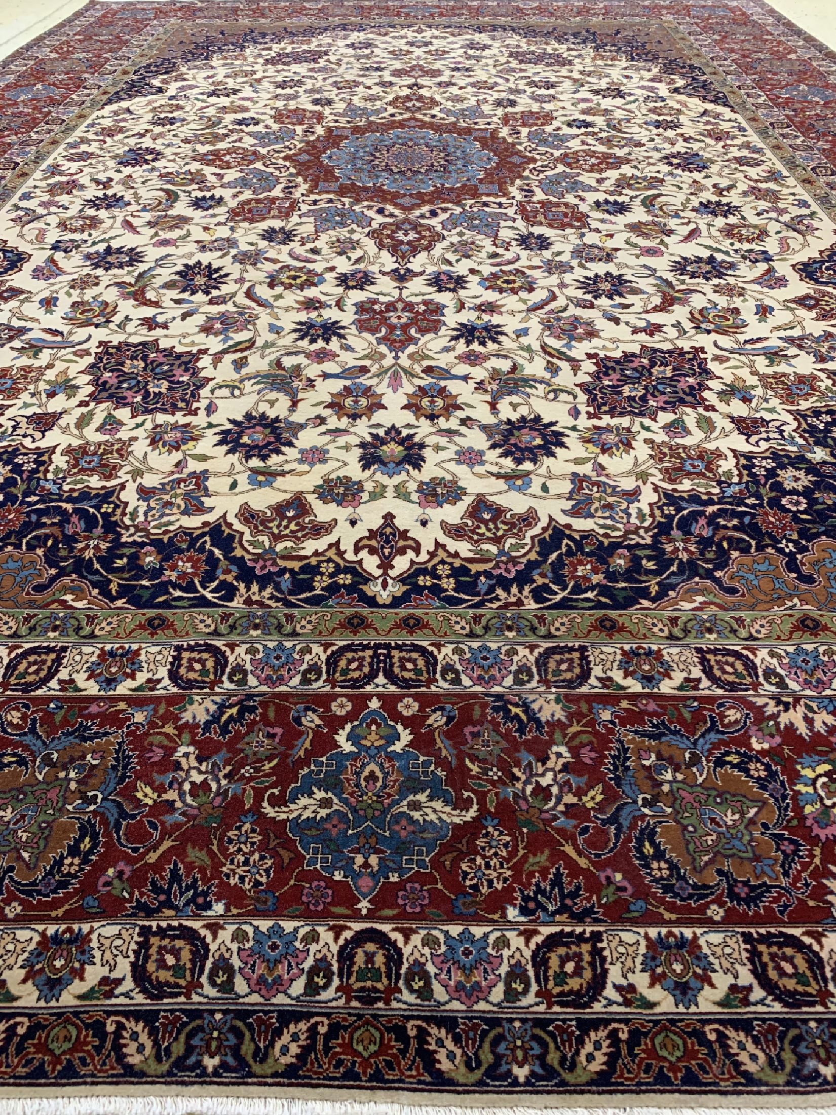 Detail g: Täbriz fein alt Persien, signiert(Gharabaghi), um 1960, Korkwolle auf Baumwolle, ca. 386 x 268 cm, ca. 650.000 Kn/qm, gereinigt, EHZ: 1-2