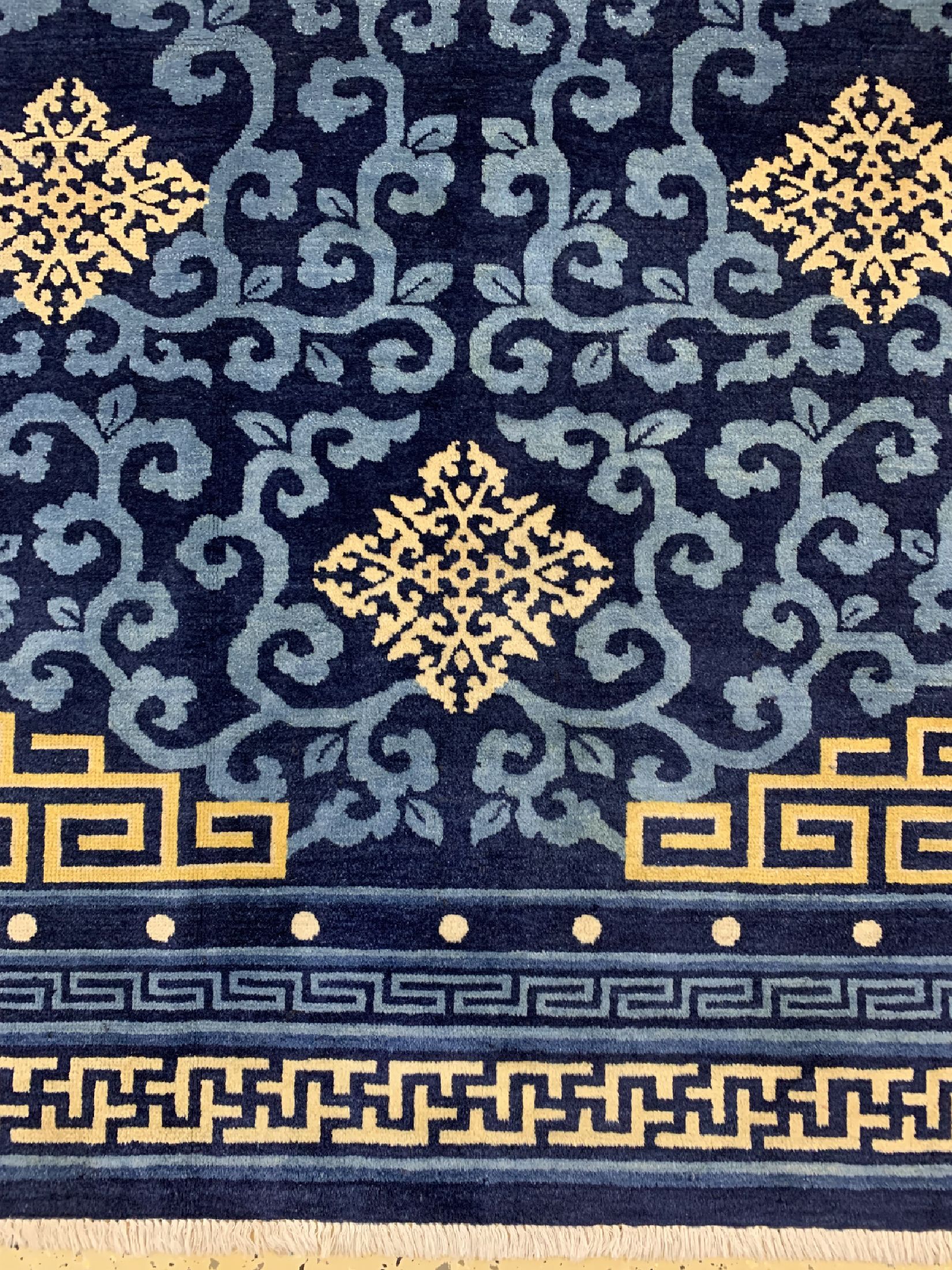 Detail b: Antiker Peking, signiert, China, um 1910/1920, Wolle auf Baumwolle, ca. 334 x 251 cm, EHZ: 2