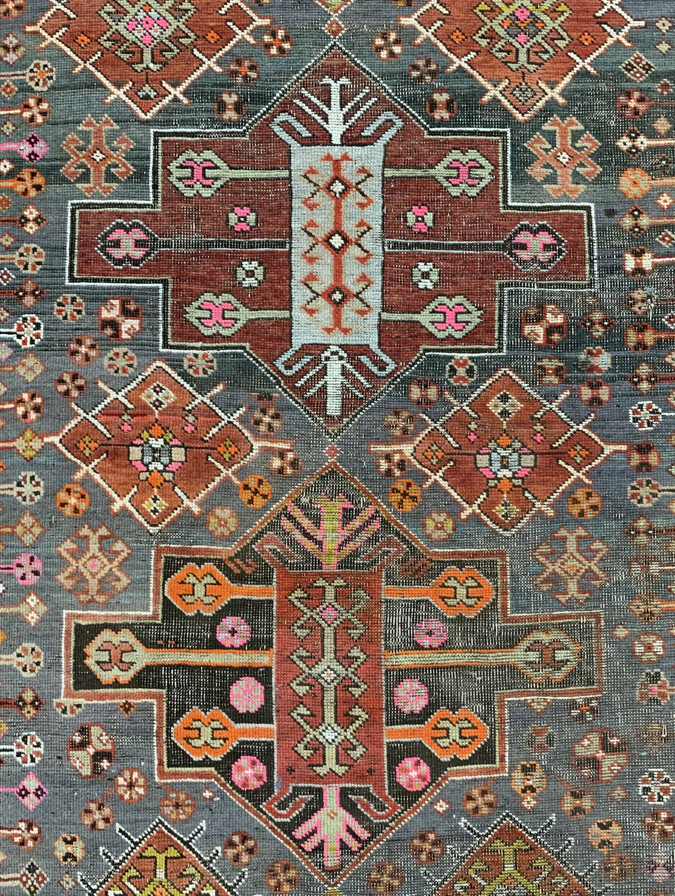 Detail b: Antiker Kazak, Kaukasus, um 1900, Wolle aufWolle, ca. 270 x 156 cm, EHZ: 4