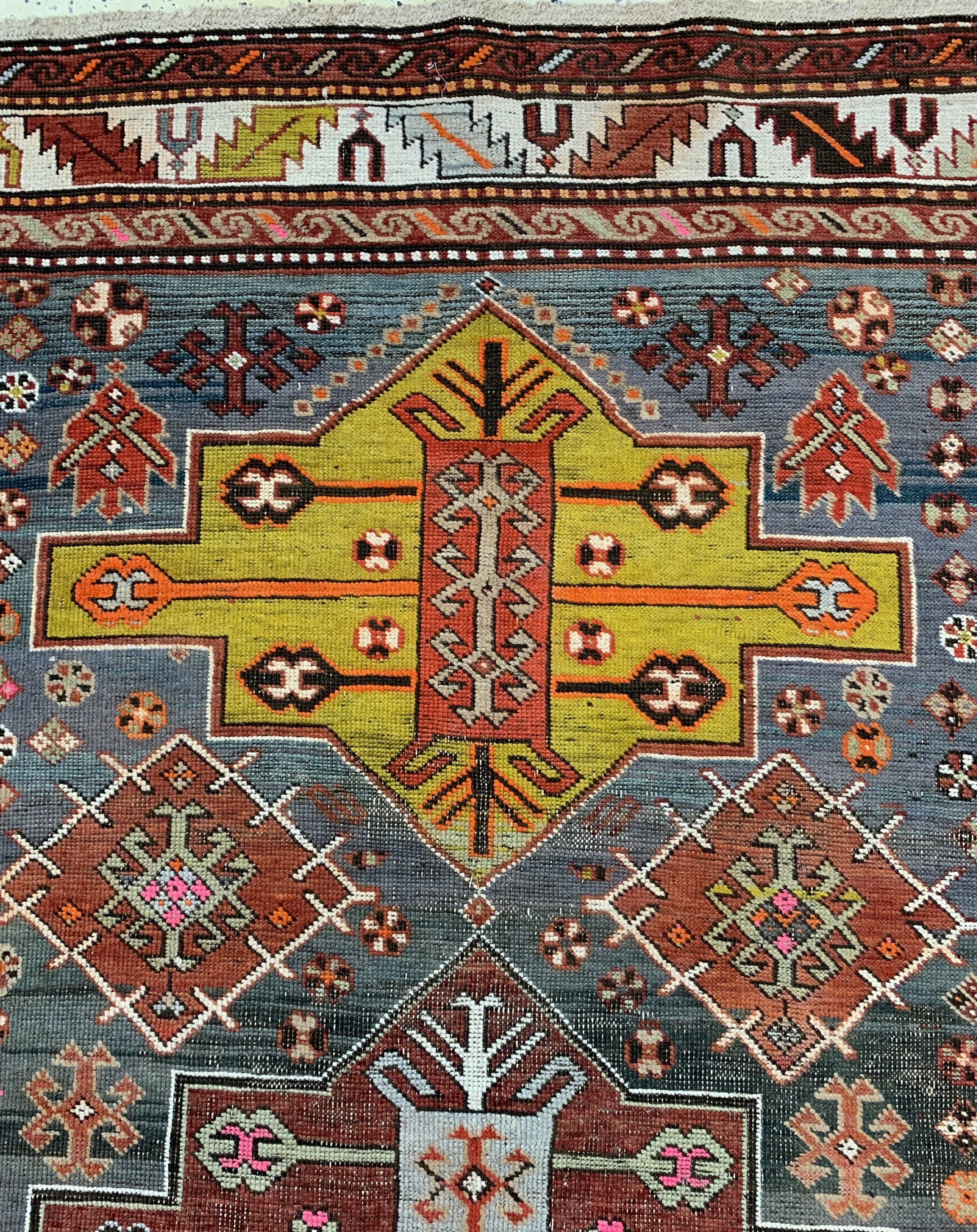 Detail c: Antiker Kazak, Kaukasus, um 1900, Wolle aufWolle, ca. 270 x 156 cm, EHZ: 4