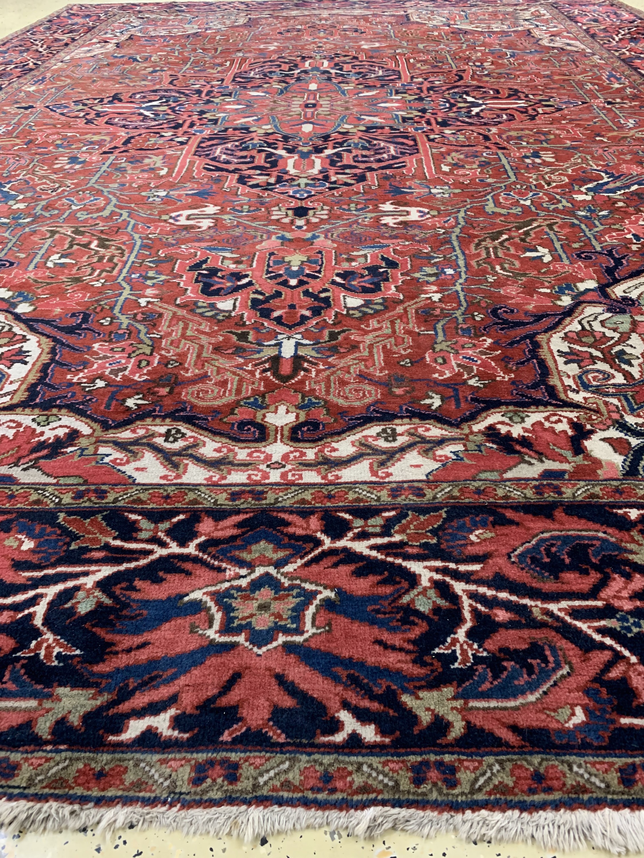 Detail d: Heriz alt, Persien, um 1960, Wolle auf Baumwolle, ca. 395 x 295 cm, EHZ: 2-3