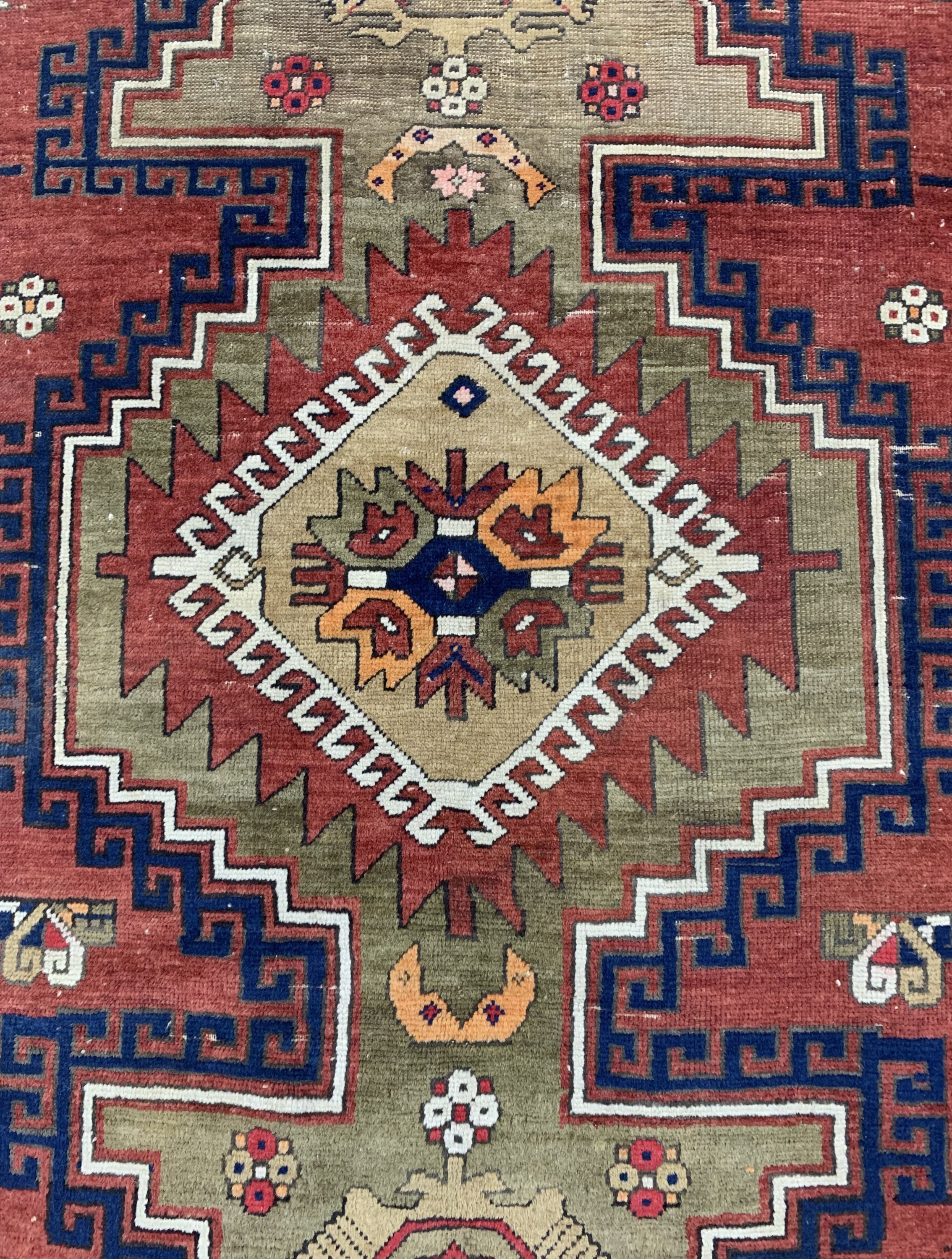 Detail b: Kazak antik, Kaukasus, um 1900, Wolle auf Wolle, ca. 210 x 143 cm, EHZ: 3
