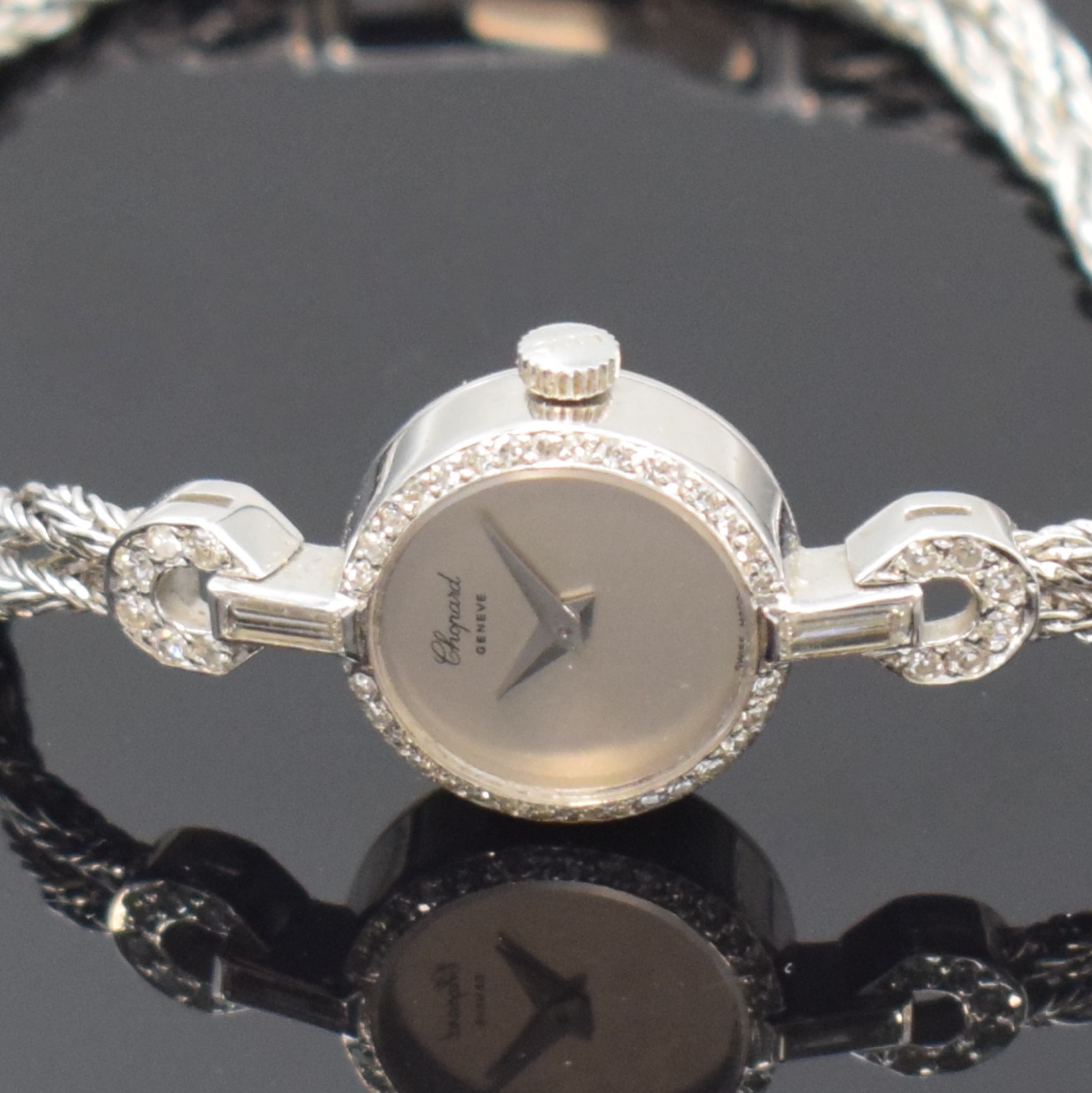 Detail a: CHOPARD Damenschmuckbanduhr in WG 750/000, Schweiz um 1975, Handaufzug, Lünette wie Bandansätze aufw. m. Diamanten bes., Boden aufgedr., verg. ...