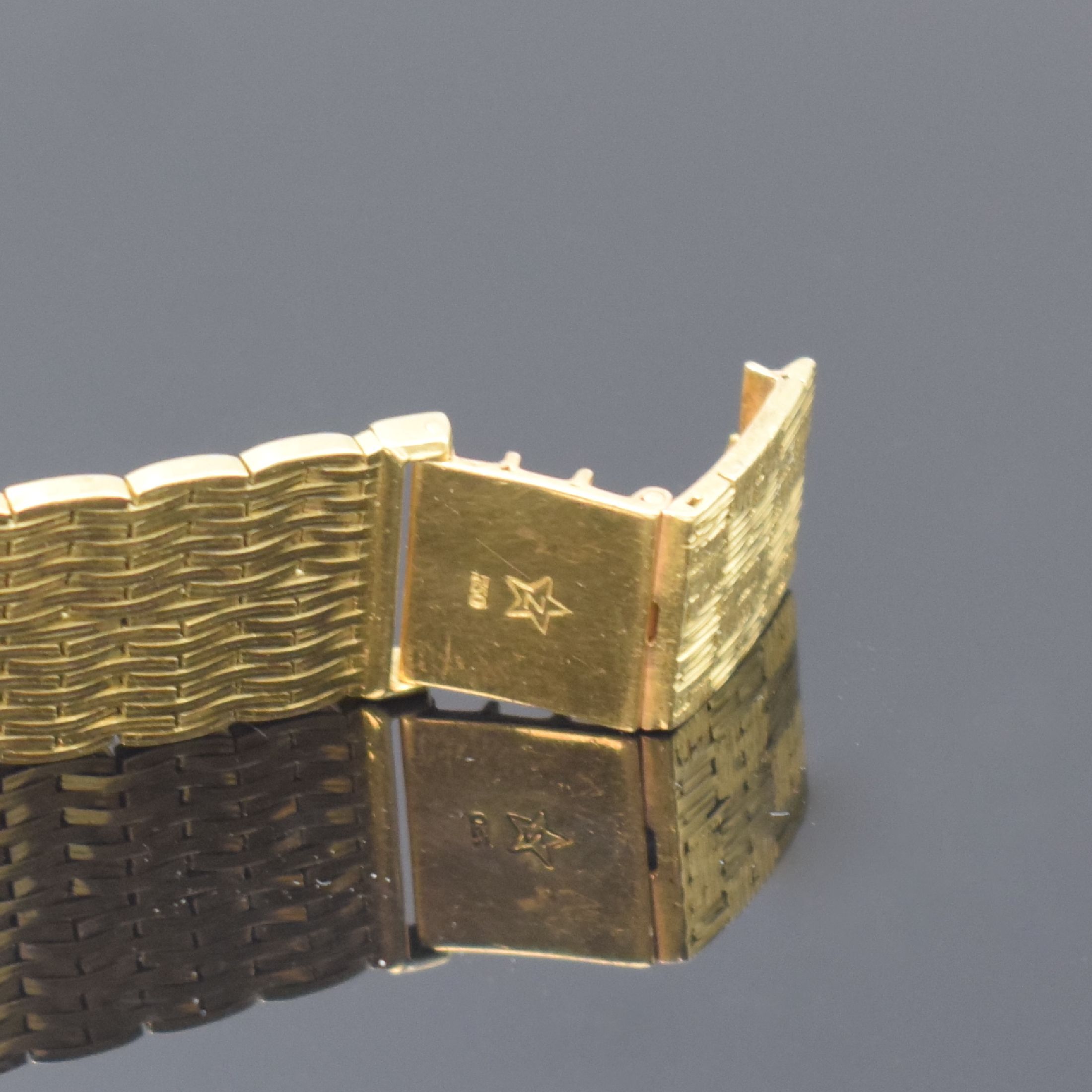 Detail b: ZENITH Armbanduhr in GG 750/000, Handaufzug, Schweiz 1960er Jahre, Boden aufgedr., vers. Blatt m. aufges. Indizes altersbed. fl., Rundankerw., 17 ...
