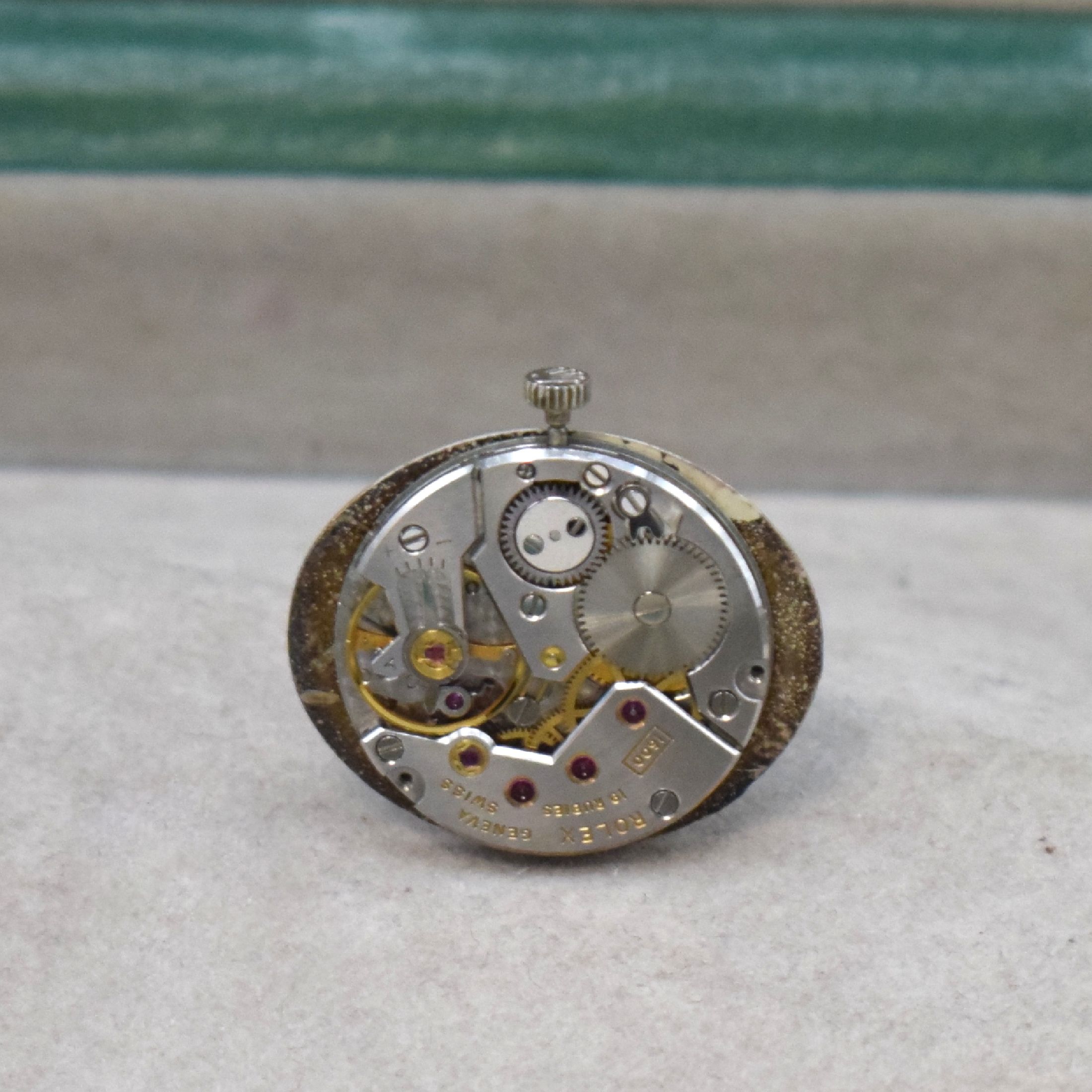 Detail f: ROLEX Cellini Damenarmbanduhr in WG 750/000, Schweiz 1970er Jahre, Handaufzug, Boden aufgedr., Kettenglieder-Band, silb. Zifferbl. m. aufges. ...