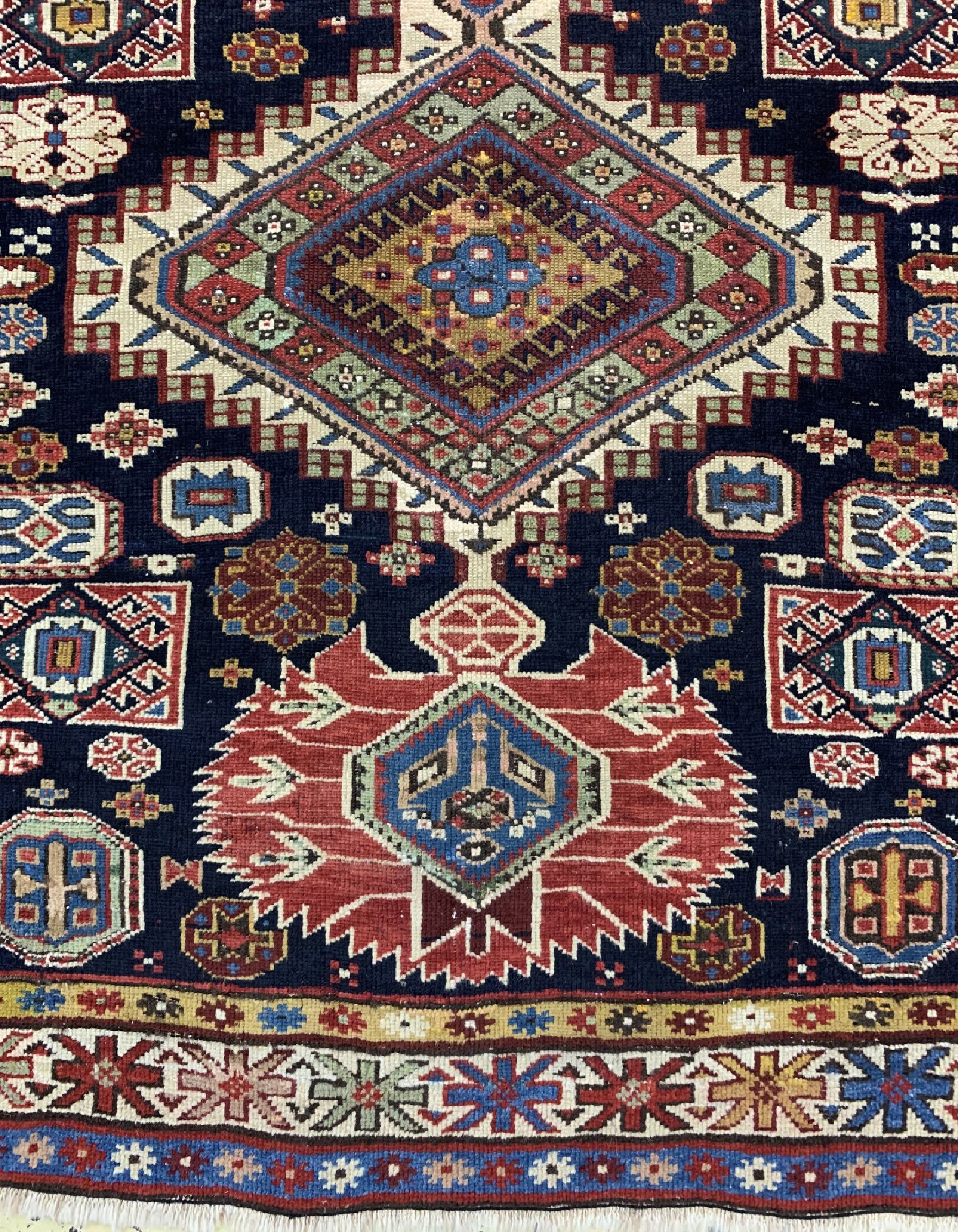 Detail b: Schirwan"Schemakhy"antik, Kaukasus, 19.Jhd,Wolle auf Wolle, ca. 269 x 108 cm, EHZ: 2-3, (restauriert).siehe ähnliche Stücke ...