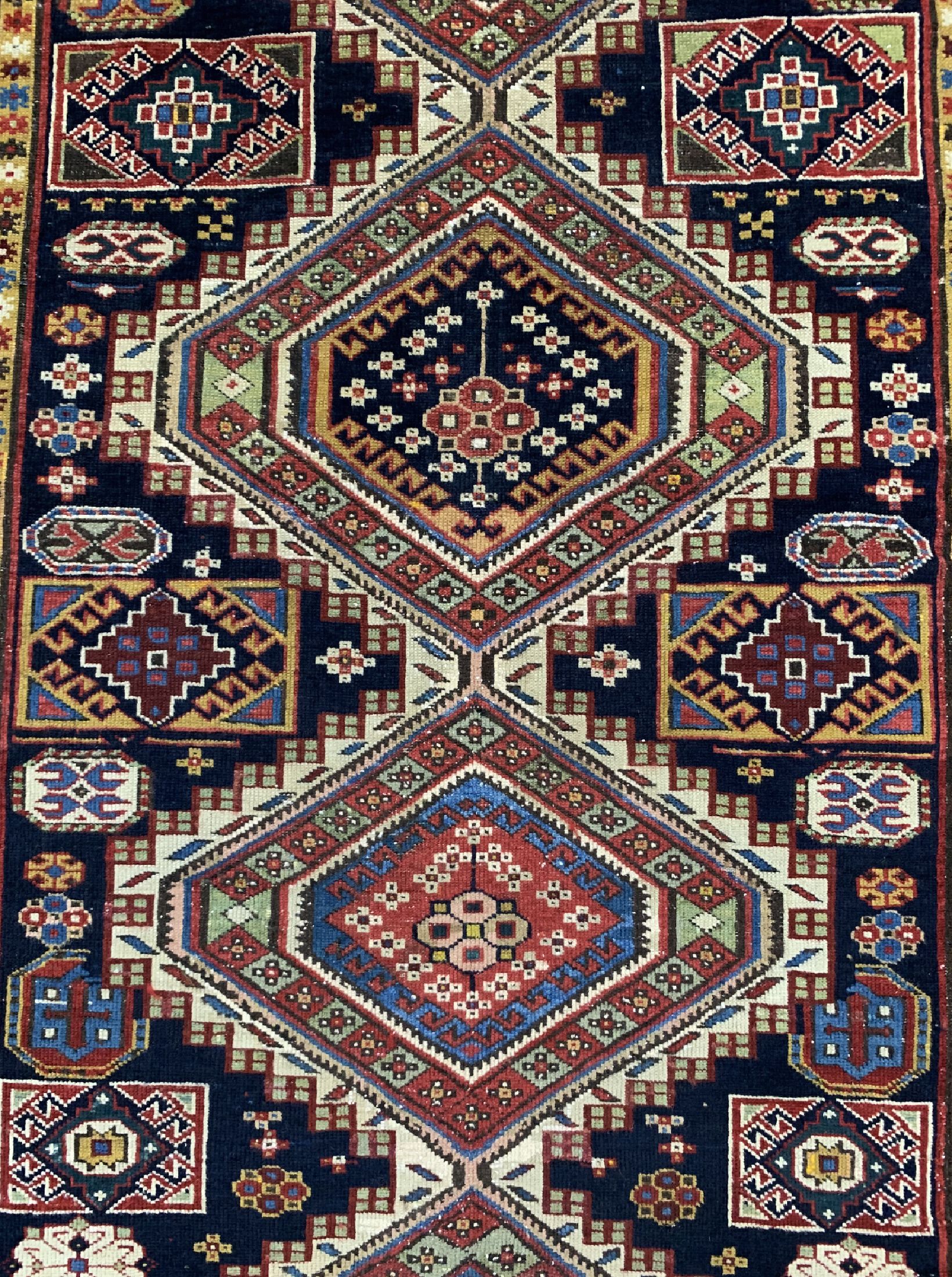 Detail c: Schirwan"Schemakhy"antik, Kaukasus, 19.Jhd,Wolle auf Wolle, ca. 269 x 108 cm, EHZ: 2-3, (restauriert).siehe ähnliche Stücke ...