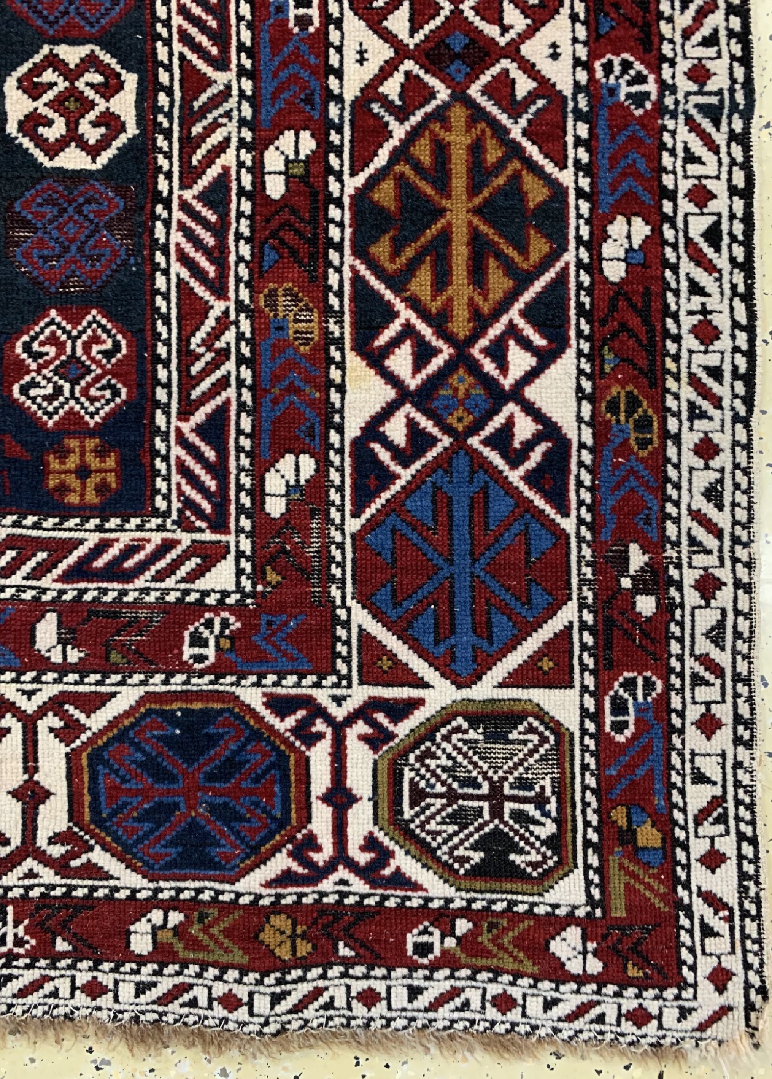 Detail a: Baku-Schirwan antik, Kaukasus, um 1900, Wolle auf Wolle, ca. 275 x 142 cm, EHZ: 3(restauriert).Azerbaidjanische - Kaukasische Teppiche Sammlung ...