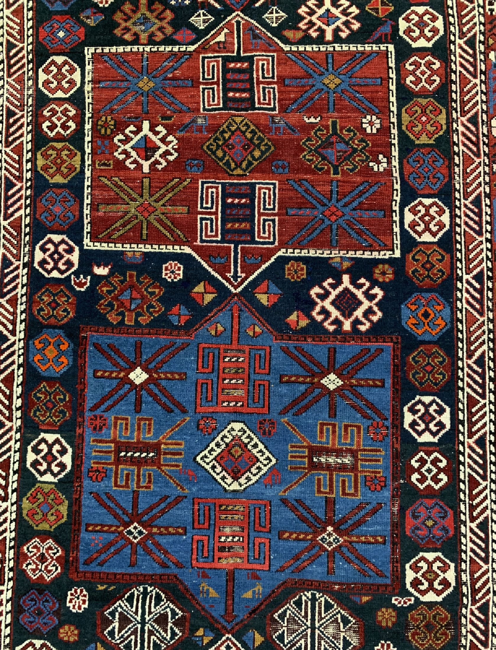 Detail c: Baku-Schirwan antik, Kaukasus, um 1900, Wolle auf Wolle, ca. 275 x 142 cm, EHZ: 3(restauriert).Azerbaidjanische - Kaukasische Teppiche Sammlung ...