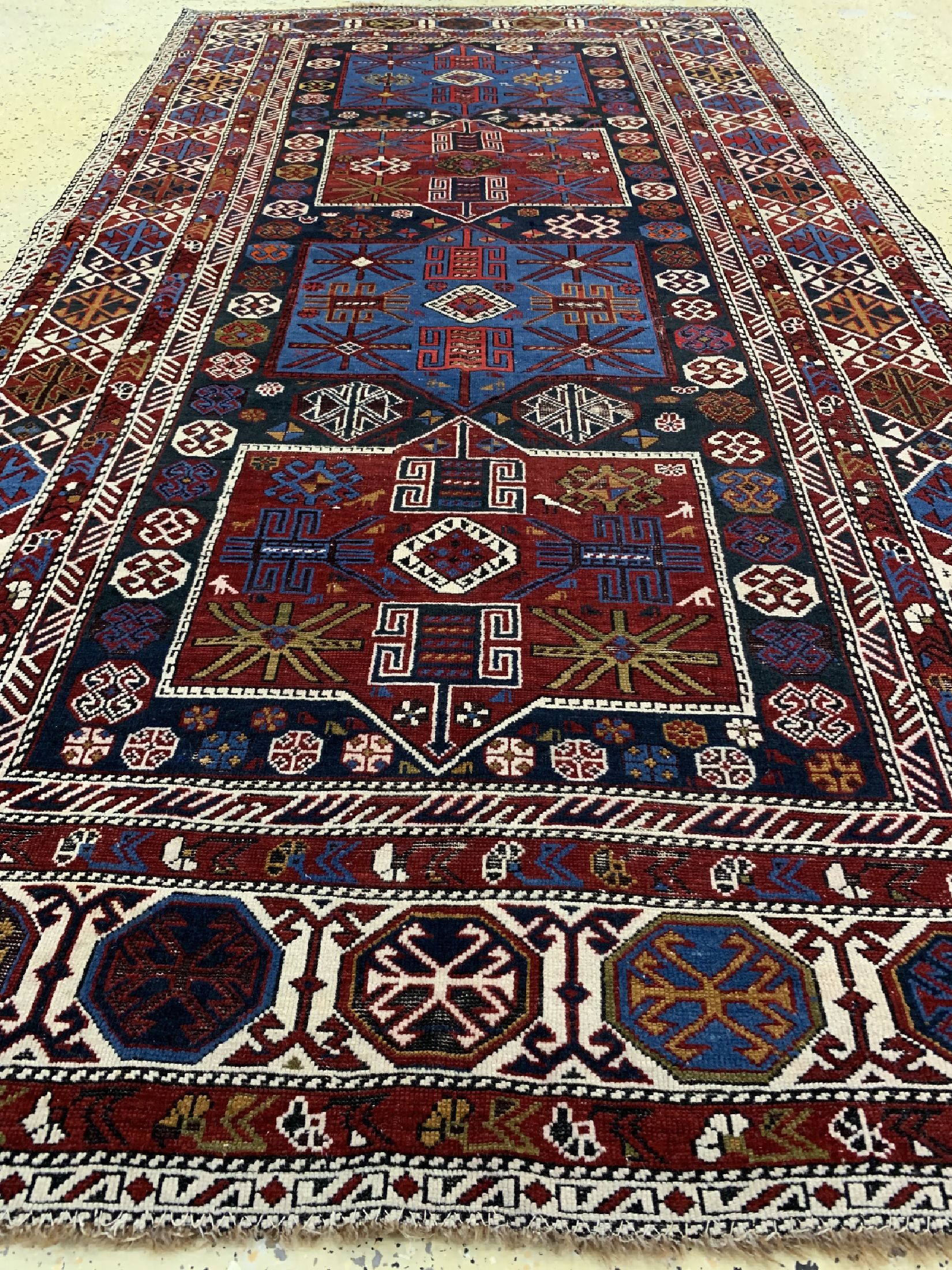 Detail e: Baku-Schirwan antik, Kaukasus, um 1900, Wolle auf Wolle, ca. 275 x 142 cm, EHZ: 3(restauriert).Azerbaidjanische - Kaukasische Teppiche Sammlung ...