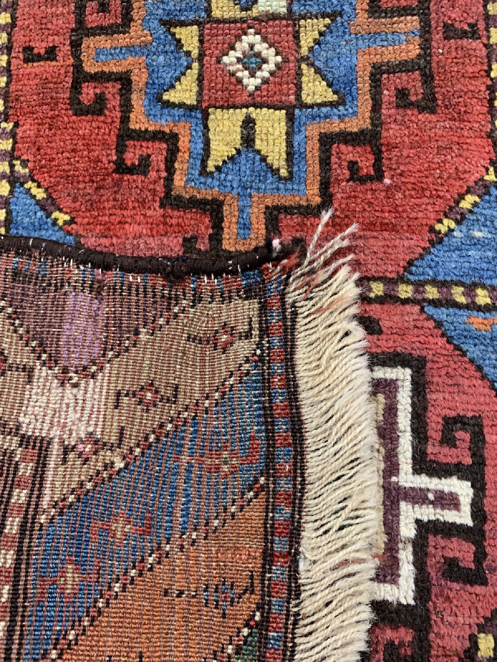 Detail g: Moghan-Gandje antik, Kaukasus, datiert 1314(1891), Wolle auf Wolle, ca. 267 x 102 cm,EHZ: 3 restauriert. siehe Orientteppiche Battenberg Band 1 von ...