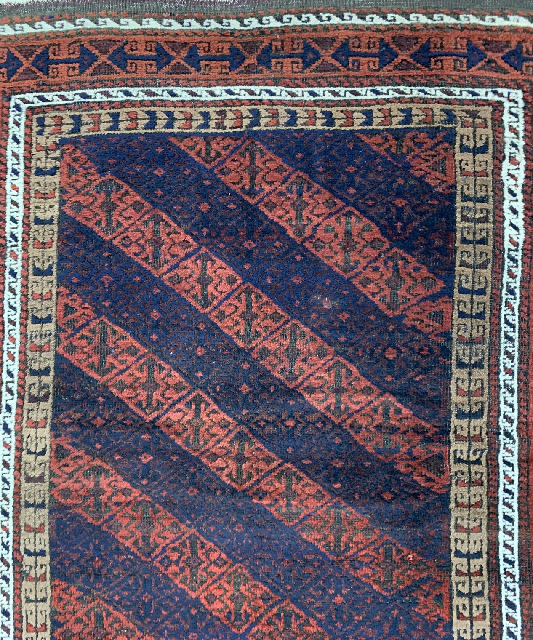 Detail c: Belutsch antik, Persien, um 1900, Wolle aufWolle, ca. 180 x 105 cm, EHZ: 2-3 restauriert