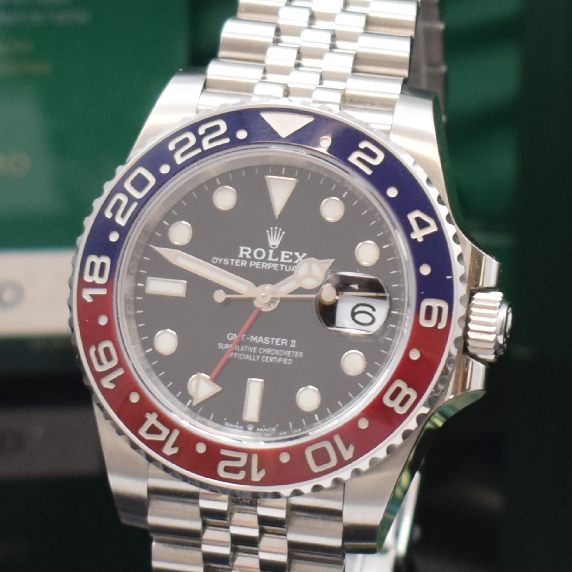 Detail a: ROLEX Herrenarmbanduhr Oyster Perpetual Date GMT-Master II Referenz 126710BLRO, Automatik, Random-Serie, Chronometer der Superlative in Edelstahl ...