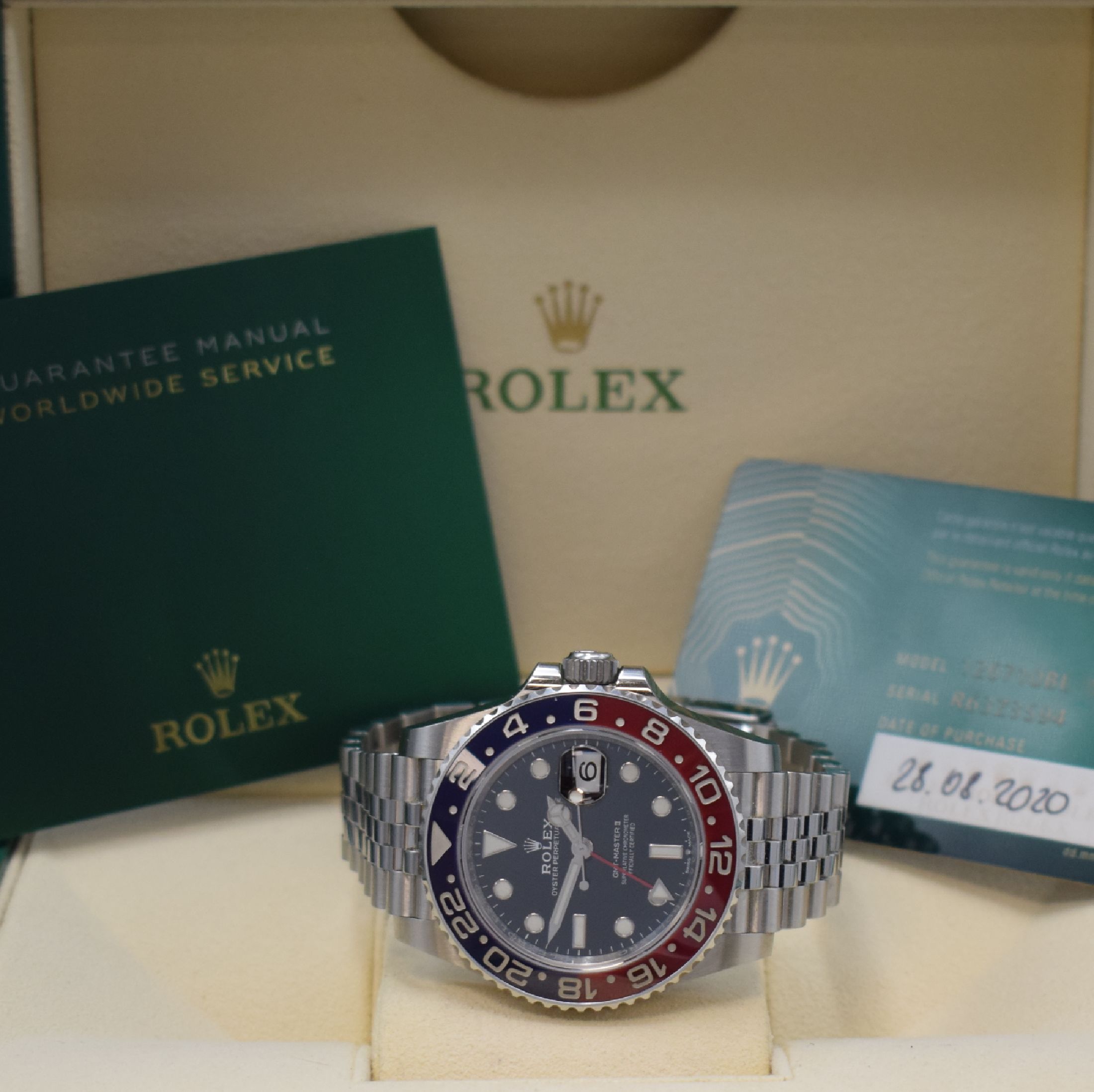 Detail e: ROLEX Herrenarmbanduhr Oyster Perpetual Date GMT-Master II Referenz 126710BLRO, Automatik, Random-Serie, Chronometer der Superlative in Edelstahl ...
