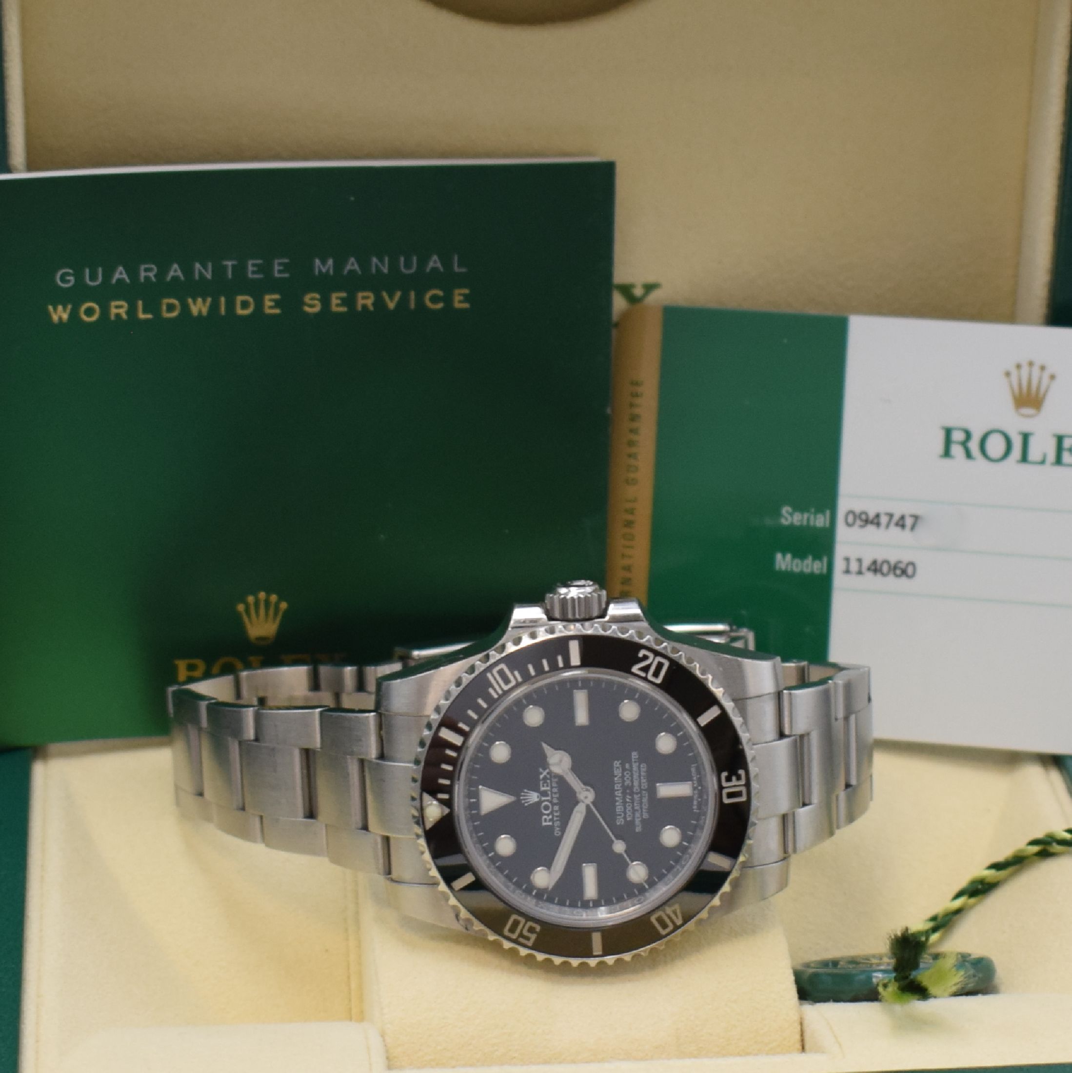 Detail e: ROLEX Herrenarmbanduhr Oyster Perpetual Submariner Referenz 114060, Automatik, LC 100, Chronometer der Superlative in Edelstahl inkl. Oysterband m. ...