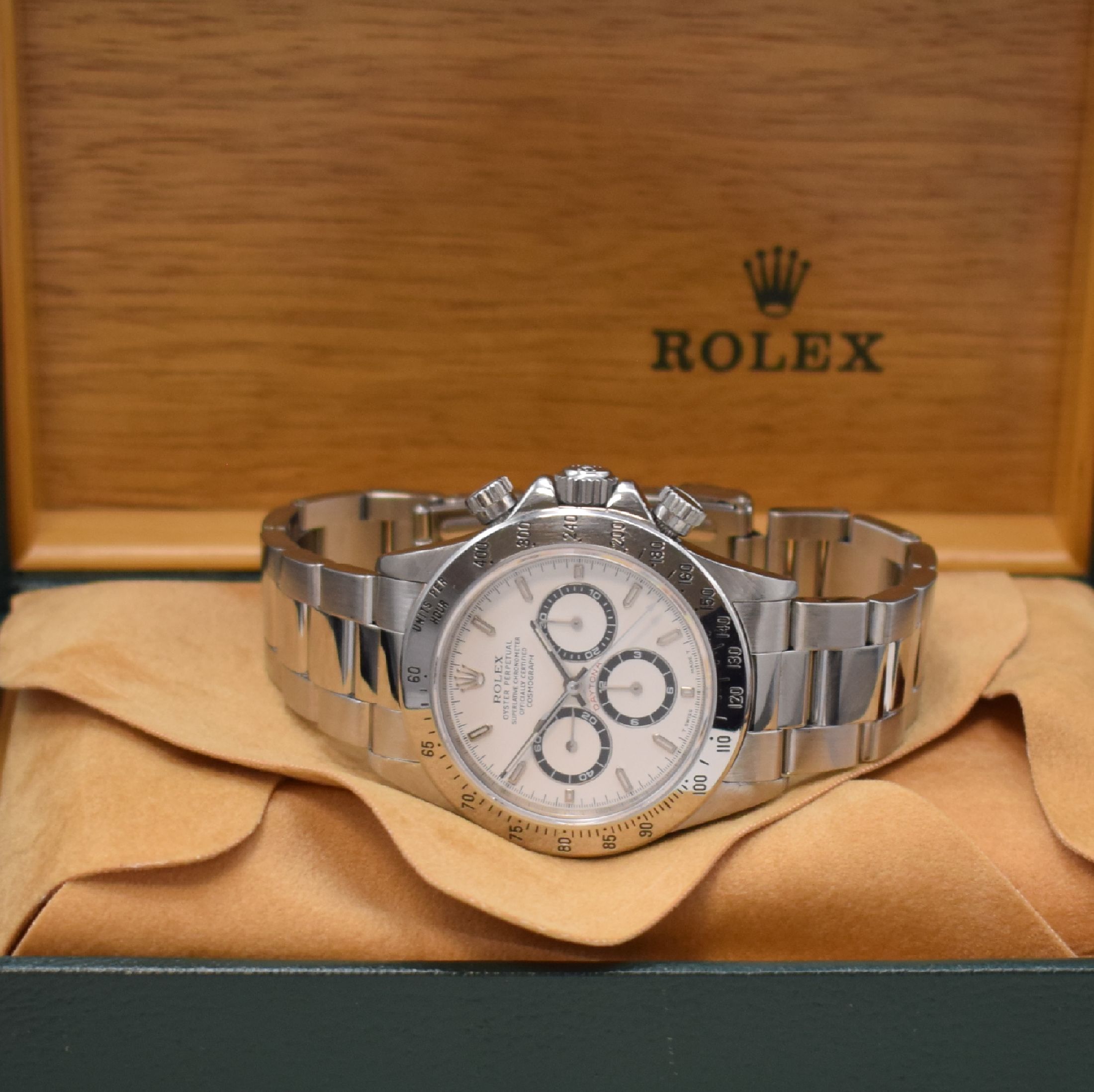 Detail e: ROLEX Herrenarmbanduhr Oyster Perpetual Cosmograph Daytona Referenz 16520, U-Serie, LC 137, Chronometer der Superlative in Edelstahl inkl. ...