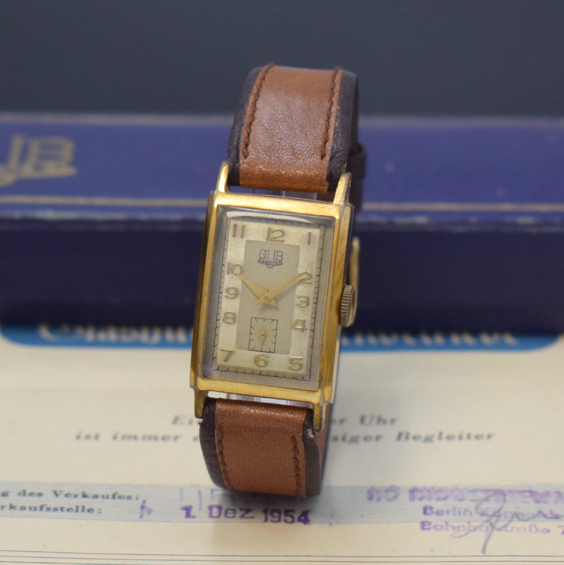 GUB Herrenarmbanduhr Kaliber 62, verg. Metallgeh. ber., Edelstahlboden aufgedr., sog. Raumnutzwerk, silberfarb. Duoton-Zifferblatt fl., ohne Stoßs., ...
