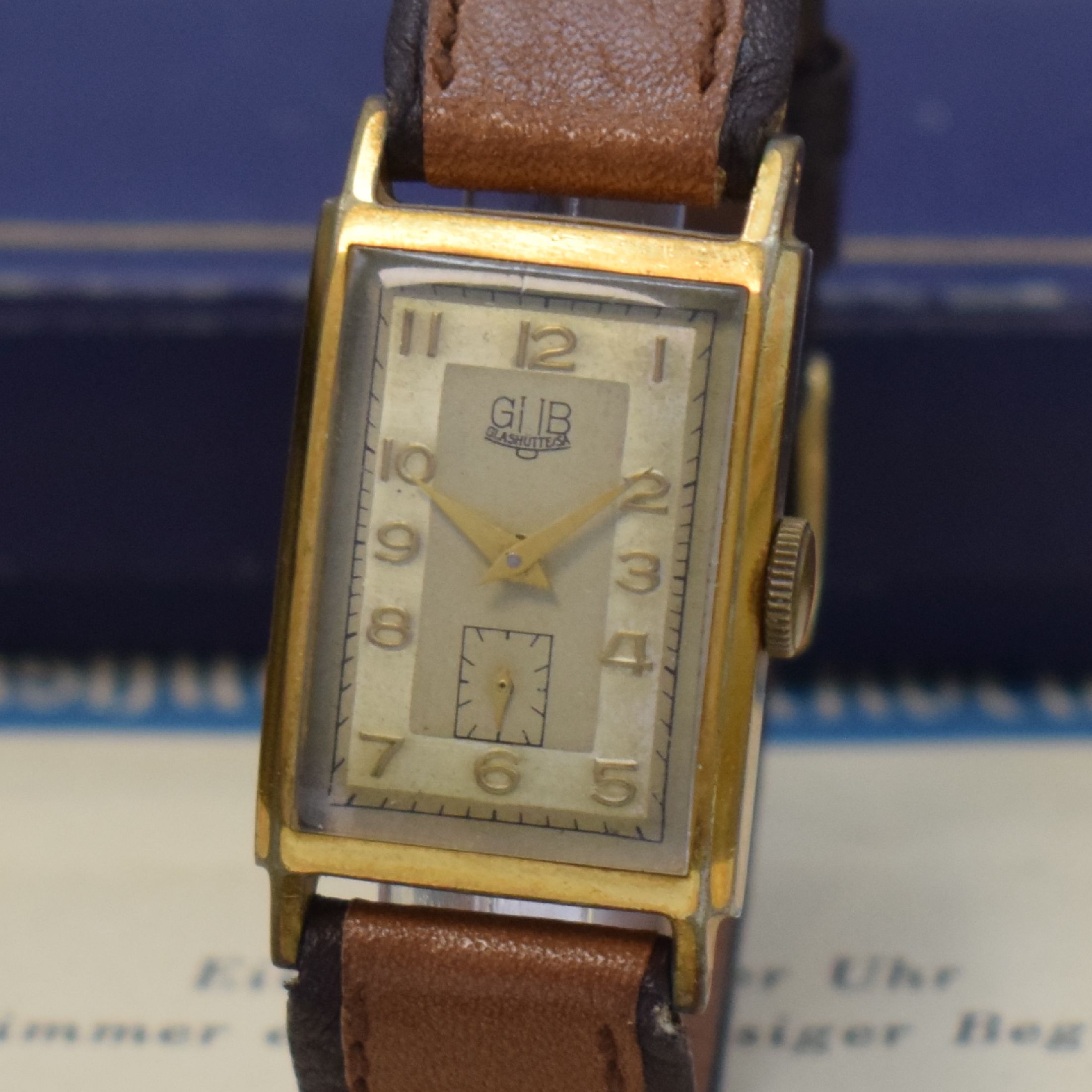 Detail a: GUB Herrenarmbanduhr Kaliber 62, verg. Metallgeh. ber., Edelstahlboden aufgedr., sog. Raumnutzwerk, silberfarb. Duoton-Zifferblatt fl., ohne Stoßs., ...