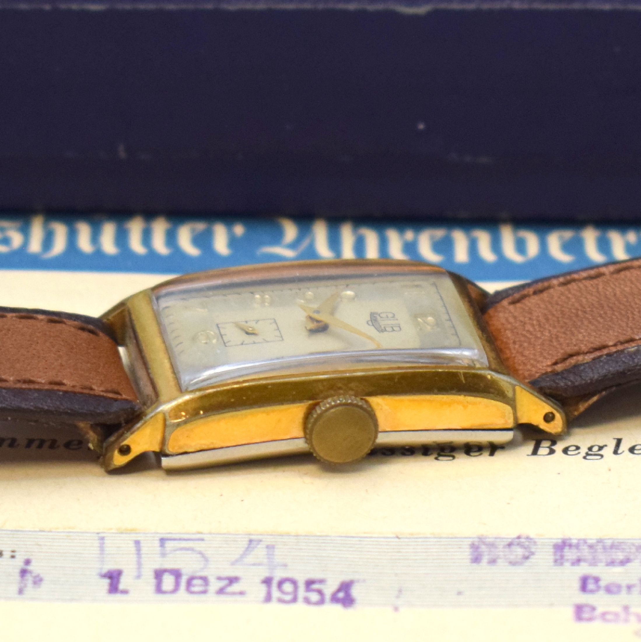 Detail b: GUB Herrenarmbanduhr Kaliber 62, verg. Metallgeh. ber., Edelstahlboden aufgedr., sog. Raumnutzwerk, silberfarb. Duoton-Zifferblatt fl., ohne Stoßs., ...