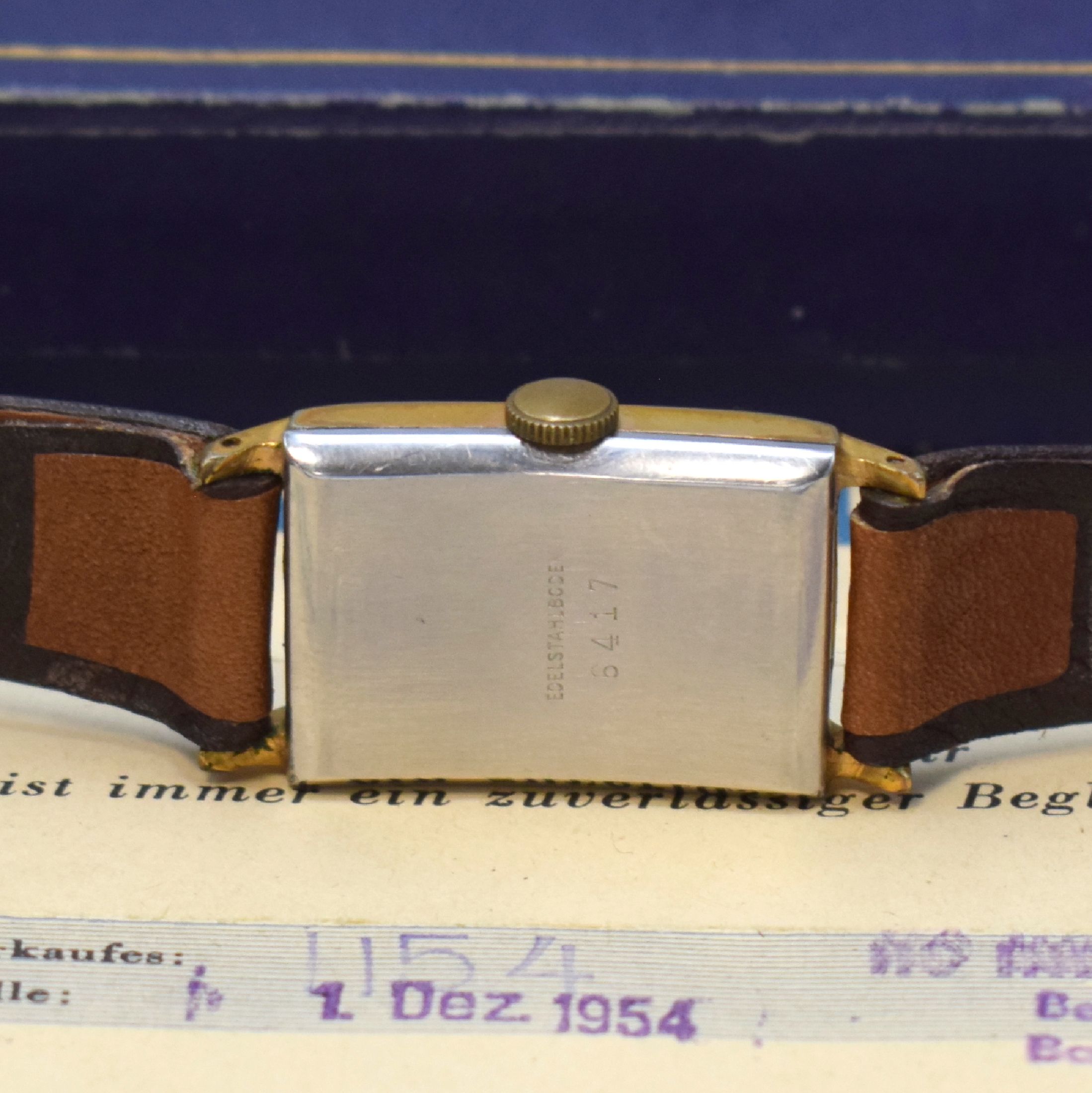 Detail c: GUB Herrenarmbanduhr Kaliber 62, verg. Metallgeh. ber., Edelstahlboden aufgedr., sog. Raumnutzwerk, silberfarb. Duoton-Zifferblatt fl., ohne Stoßs., ...