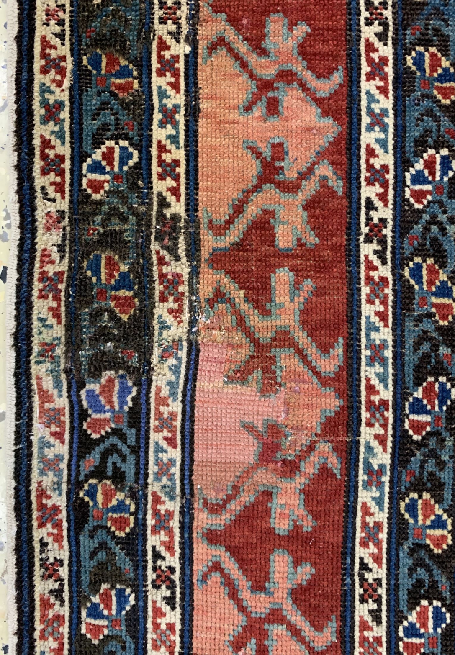 Detail c: Schirwan antik, Kaukasus, 19.Jhd, Wolle aufWolle, ca. 254 x 114 cm, EHZ: 2-3, restauriert