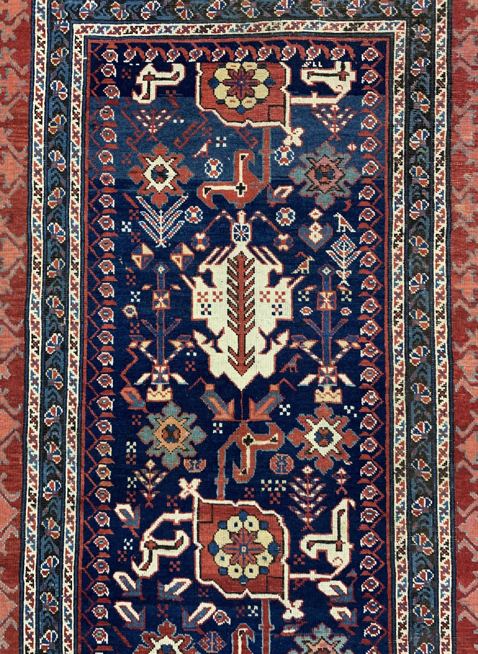 Detail d: Schirwan antik, Kaukasus, 19.Jhd, Wolle aufWolle, ca. 254 x 114 cm, EHZ: 2-3, restauriert