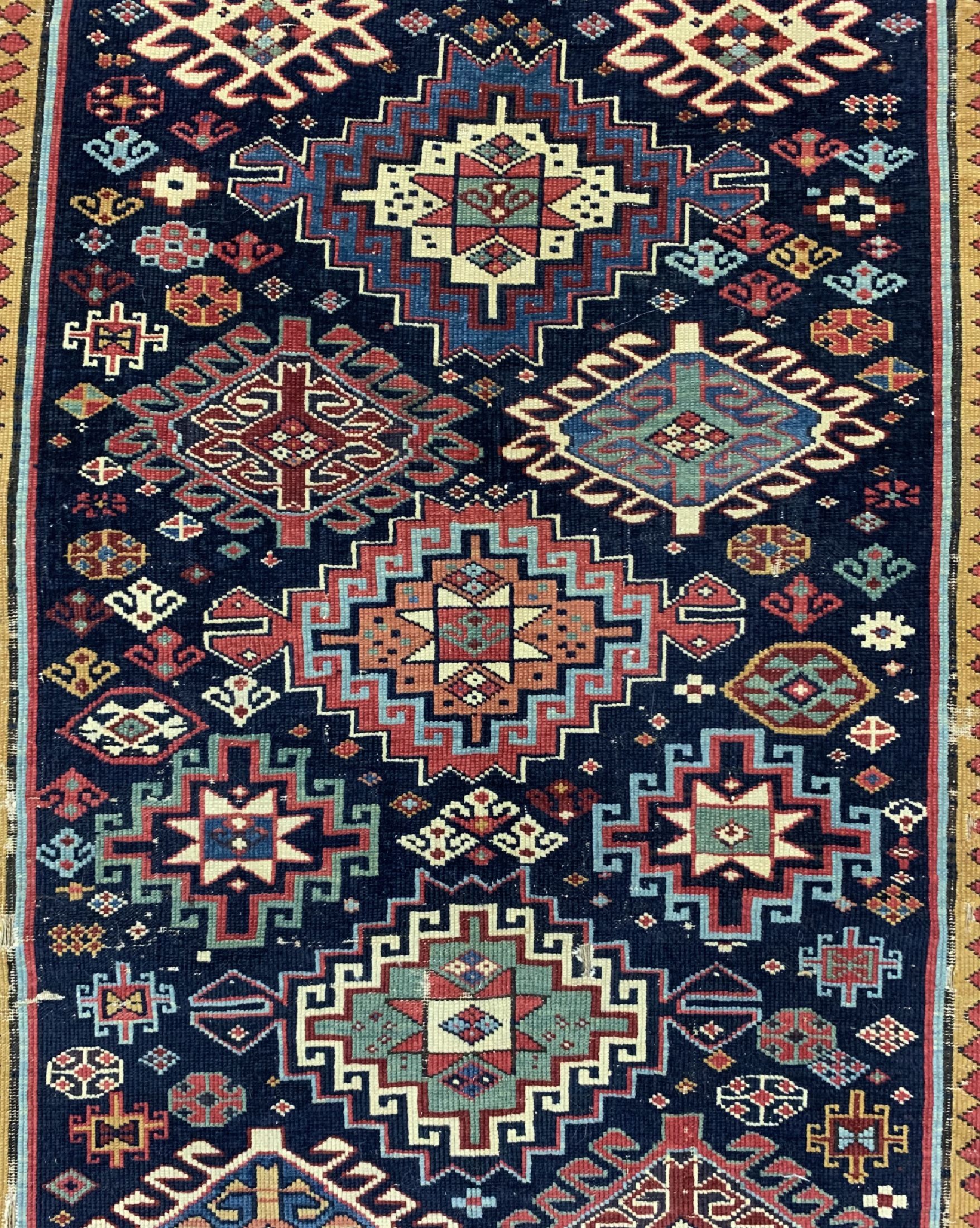 Detail b: Schirwan antik, Kaukasus, 19.Jhd, Wolle aufWolle, ca. 245 x 122 cm, EHZ: 4