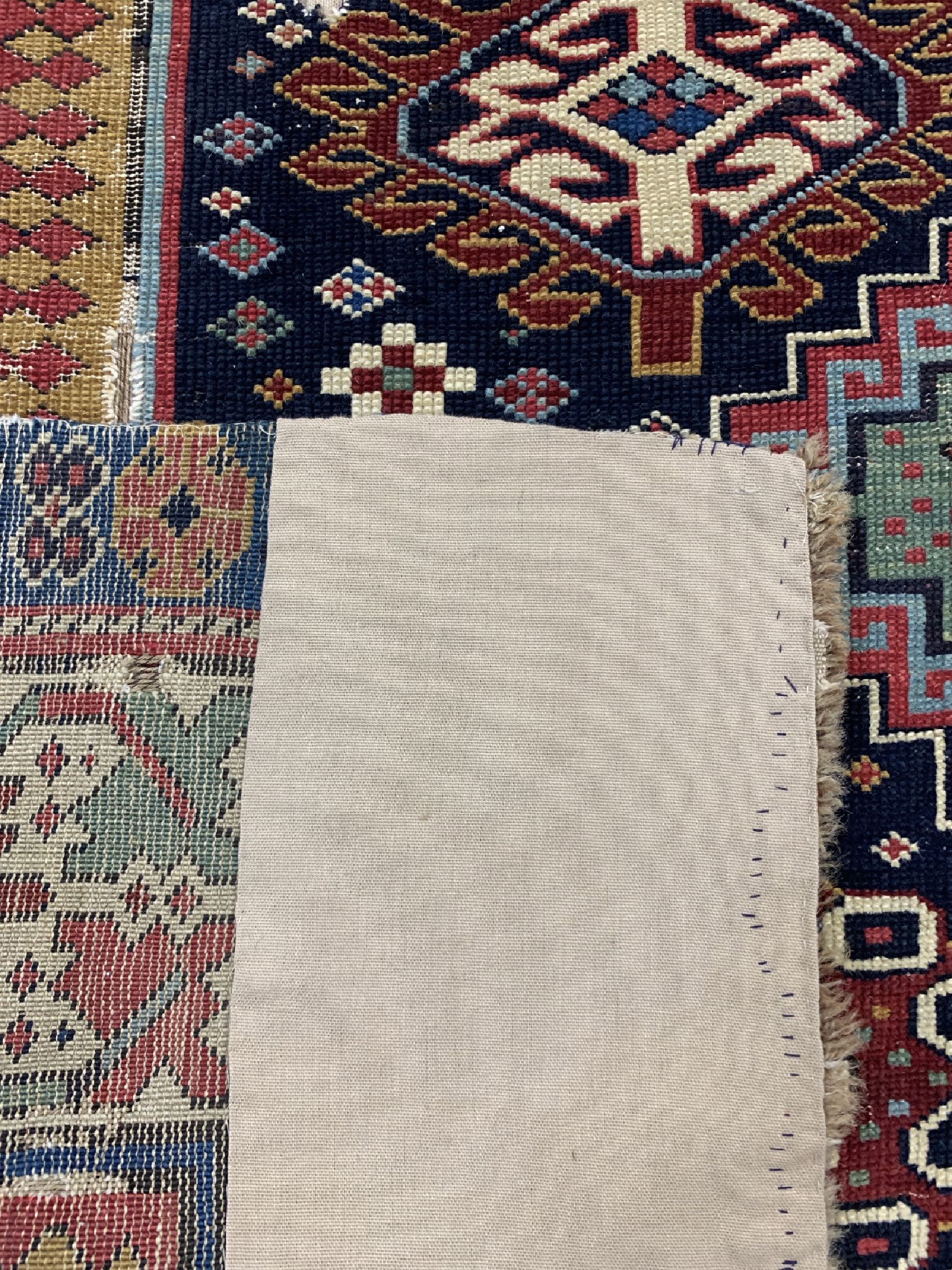 Detail e: Schirwan antik, Kaukasus, 19.Jhd, Wolle aufWolle, ca. 245 x 122 cm, EHZ: 4