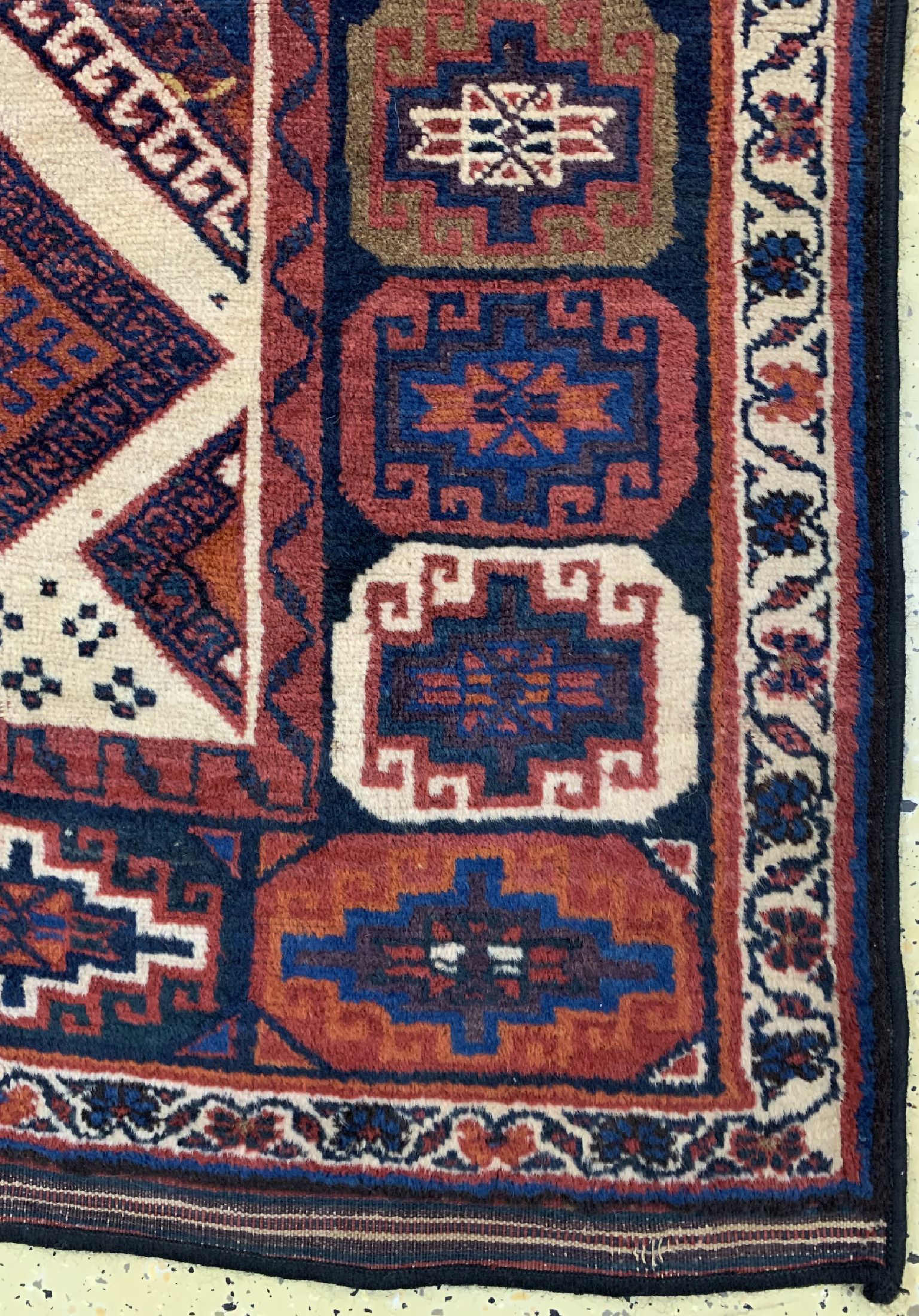 Detail a: Antiker Weramin, Persien, um 1900, Wolle auf Wolle, ca. 340 x 124 cm, EHZ: 3-4
