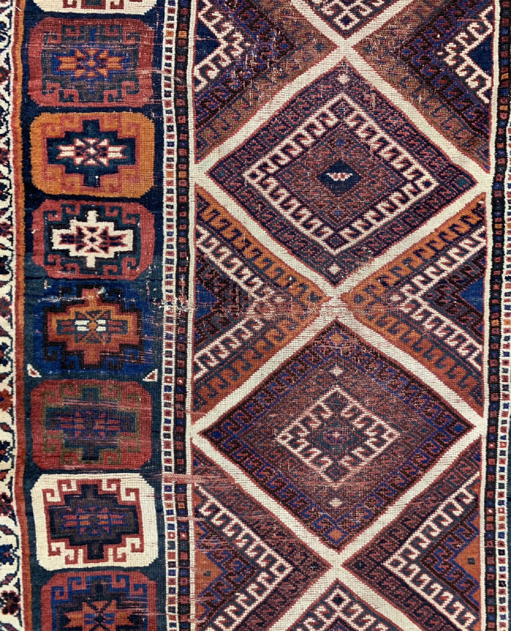 Detail c: Antiker Weramin, Persien, um 1900, Wolle auf Wolle, ca. 340 x 124 cm, EHZ: 3-4