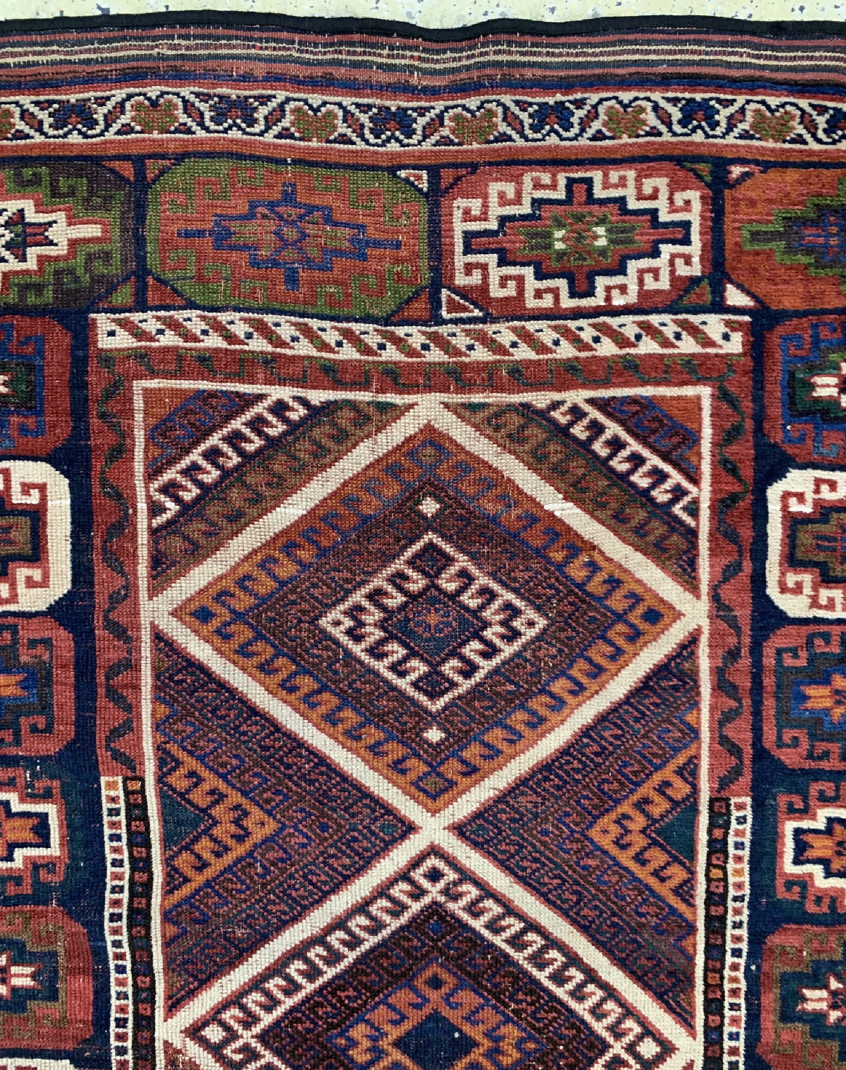 Detail d: Antiker Weramin, Persien, um 1900, Wolle auf Wolle, ca. 340 x 124 cm, EHZ: 3-4