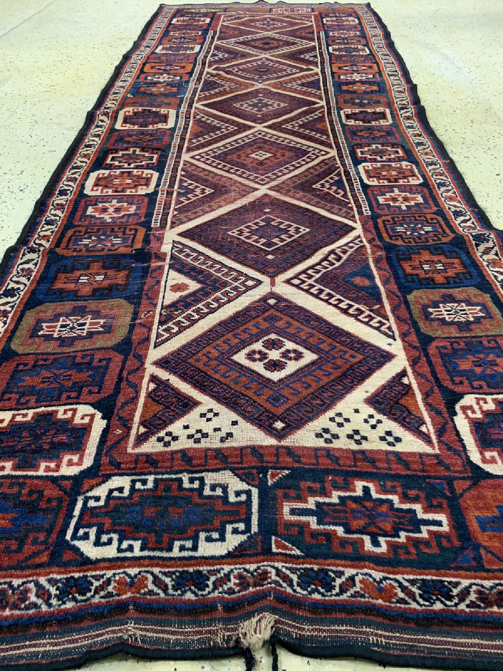 Detail e: Antiker Weramin, Persien, um 1900, Wolle auf Wolle, ca. 340 x 124 cm, EHZ: 3-4