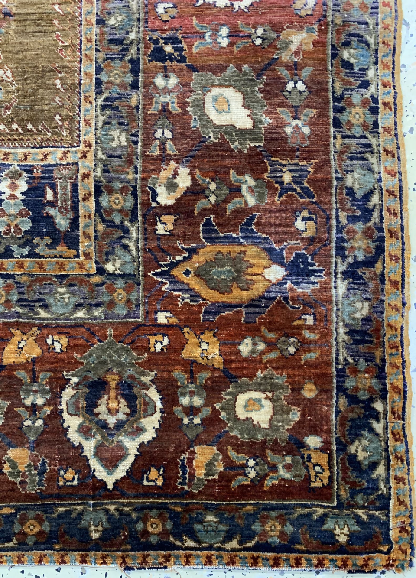 Detail a: Antiker Seiden Bursa, Türkei, 19.Jhd, reineNaturseide, ca. 190 x 126 cm, EHZ: 4(Morsch).