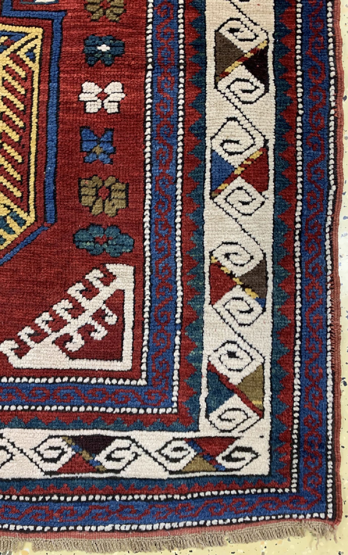 Detail a: Kazak antik, Kaukasus, um 1900, Wolle auf Wolle, ca. 380 x 130 cm, EHZ: 2, (kleine Restaurierung)